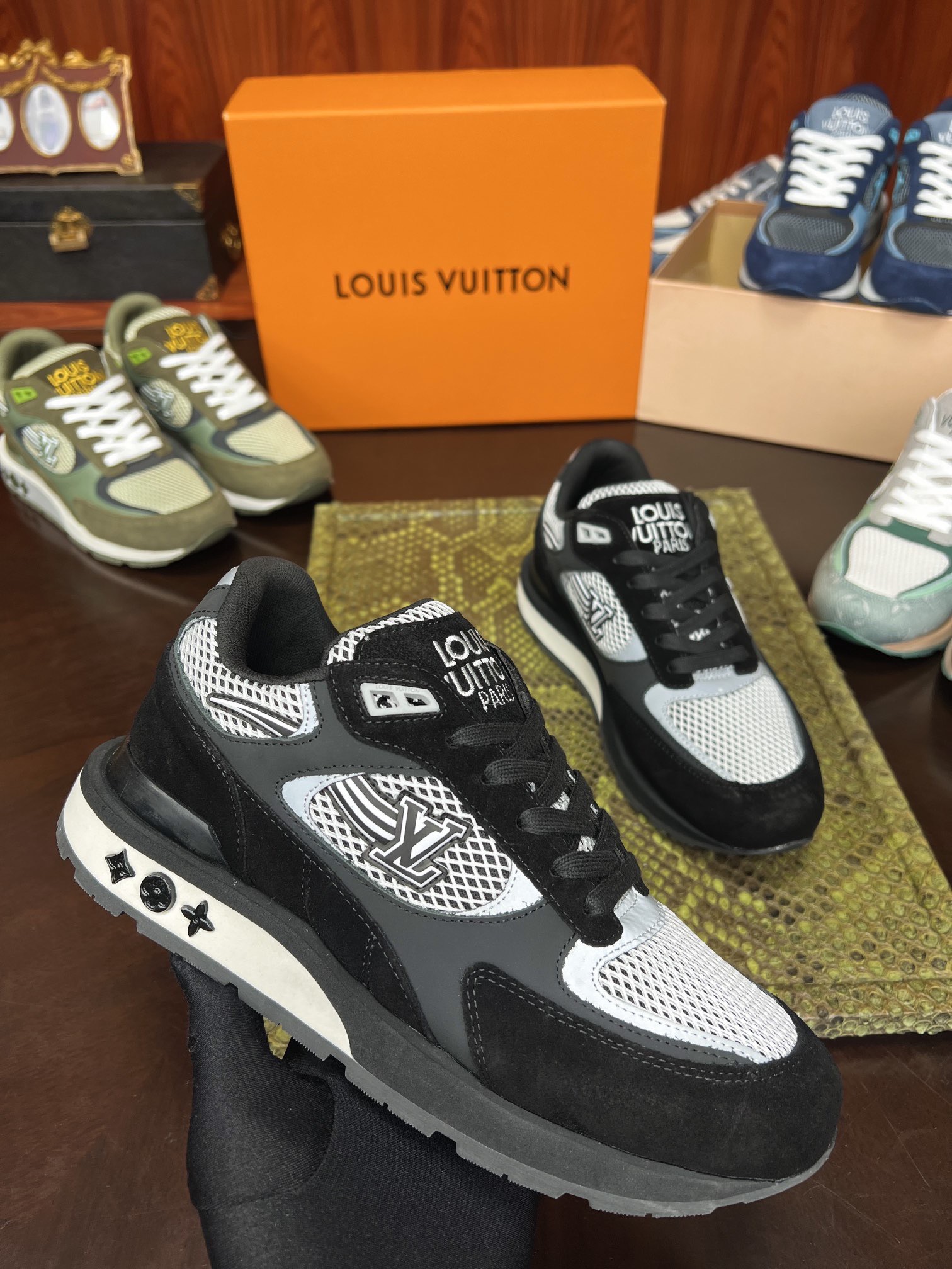 Кроссовки мужские Louis Vuitton Trainer чёрного цвета