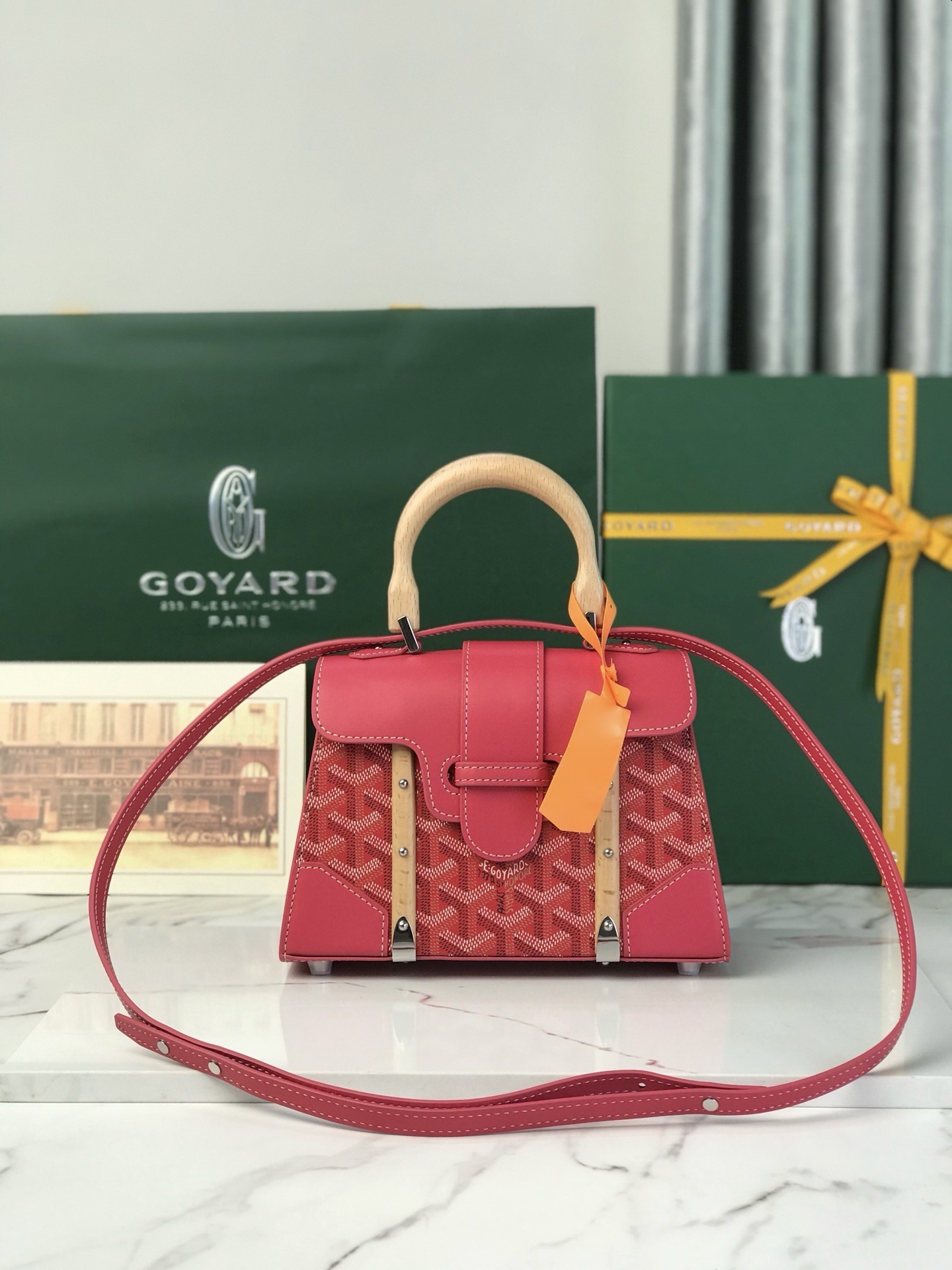 Сумка женская Goyard Saïgon Nano малинового цвета