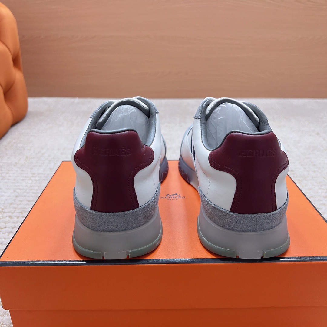 Кроссовки унисекс в стиле Hermes Trail серо-белого цвета с бордовыми вставками