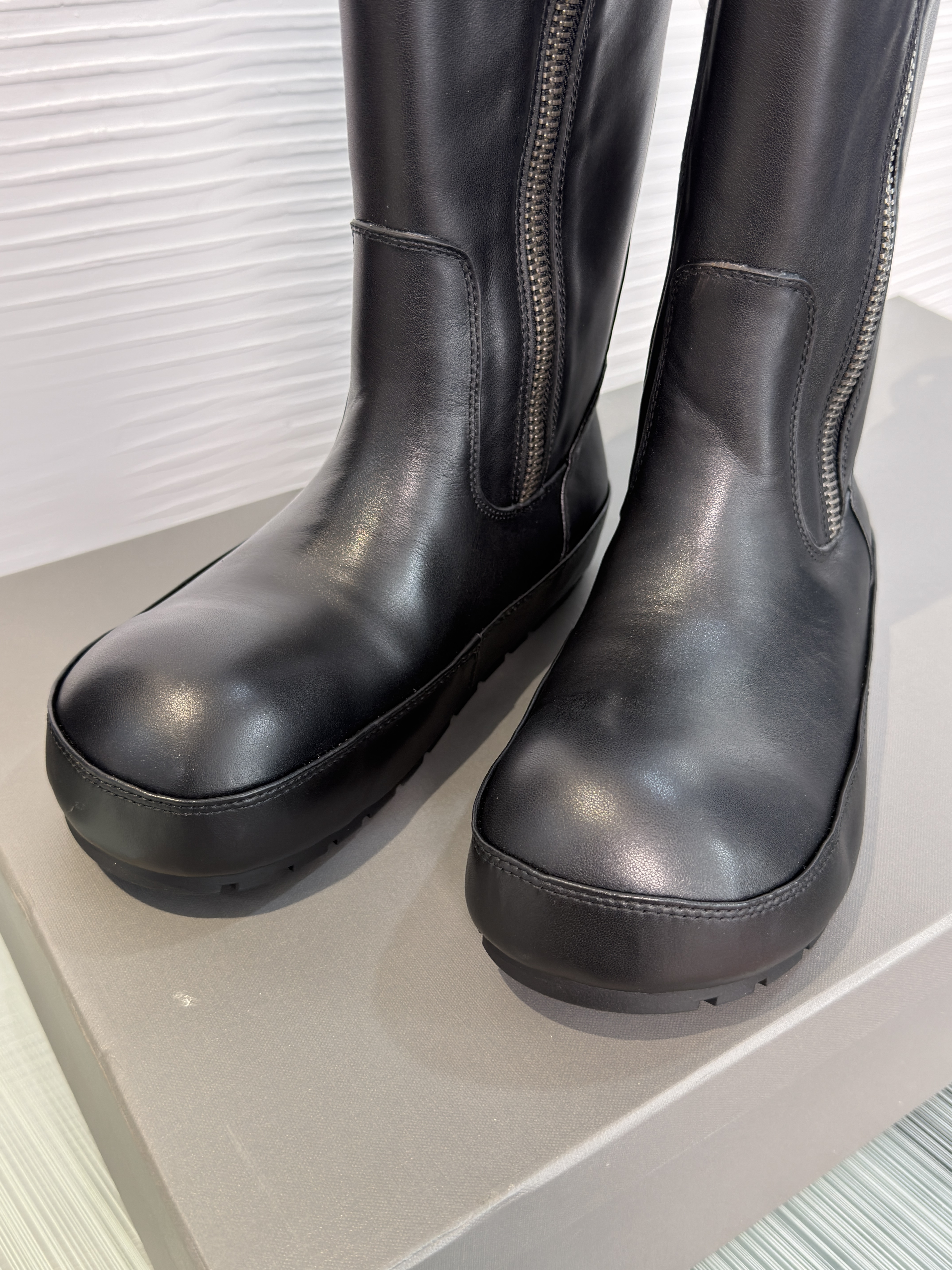 Сапоги женские Balenciaga чёрного цвета