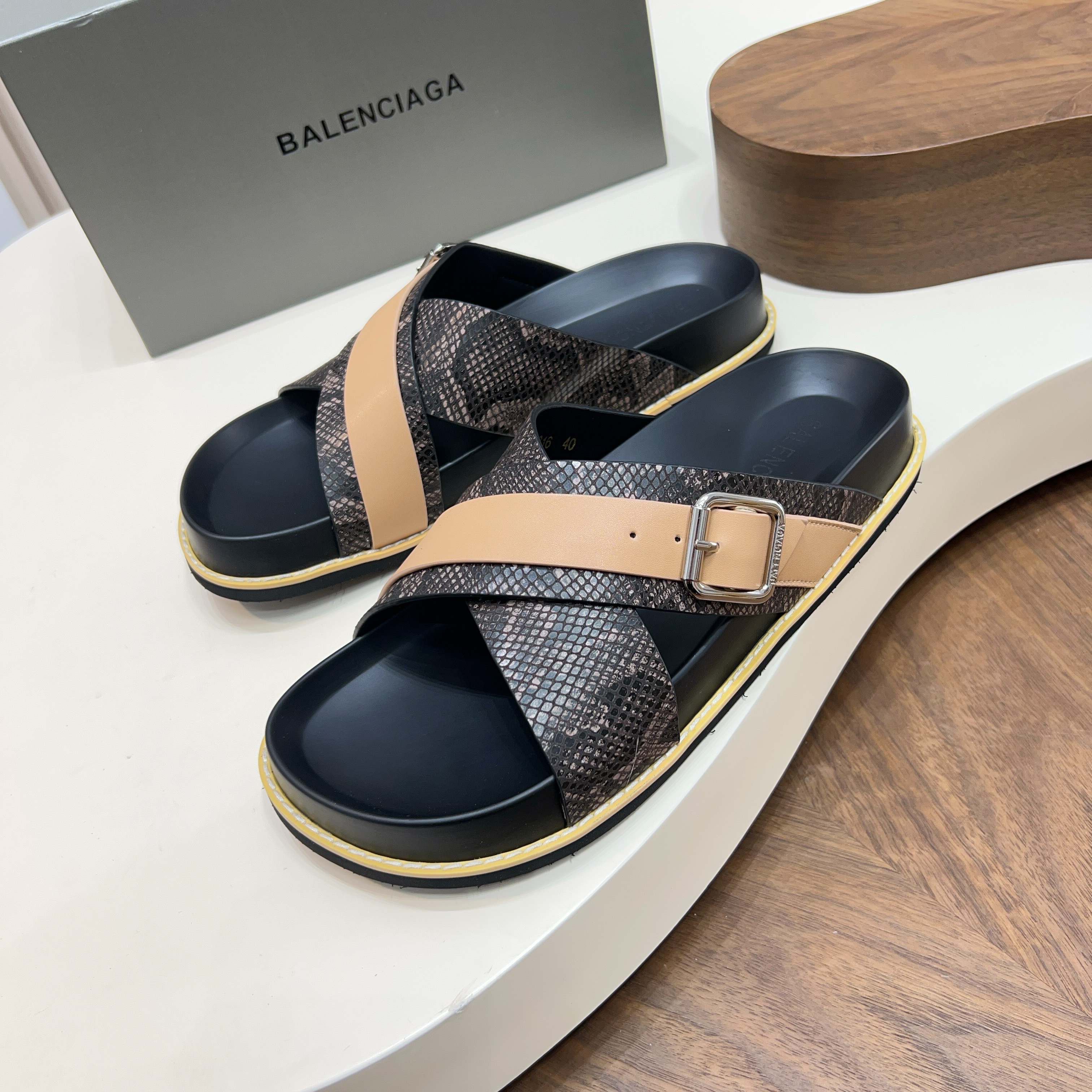 Сандалии мужские Balenciaga черного и коричневого цвета