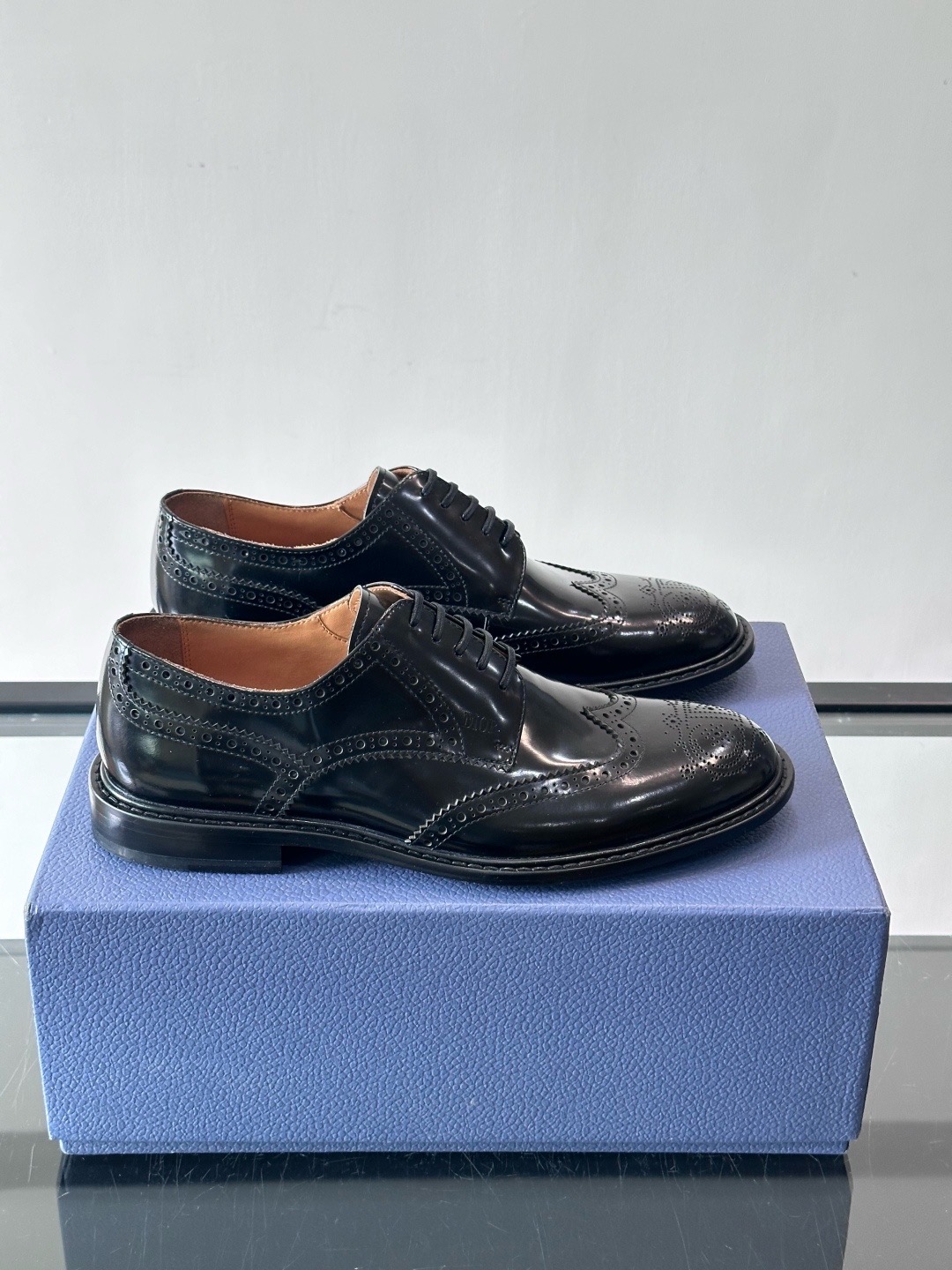 Туфли мужские в стиле Dior из натуральной кожи черного цвета