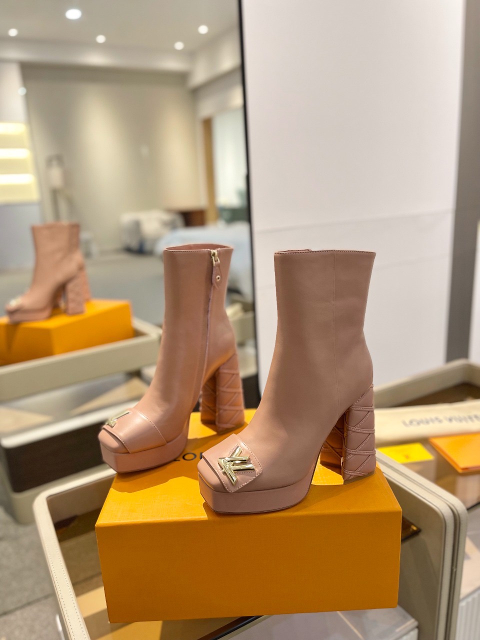 Ботильоны Louis Vuitton Shake Platform Ankle Boot пудрово-розового цвета