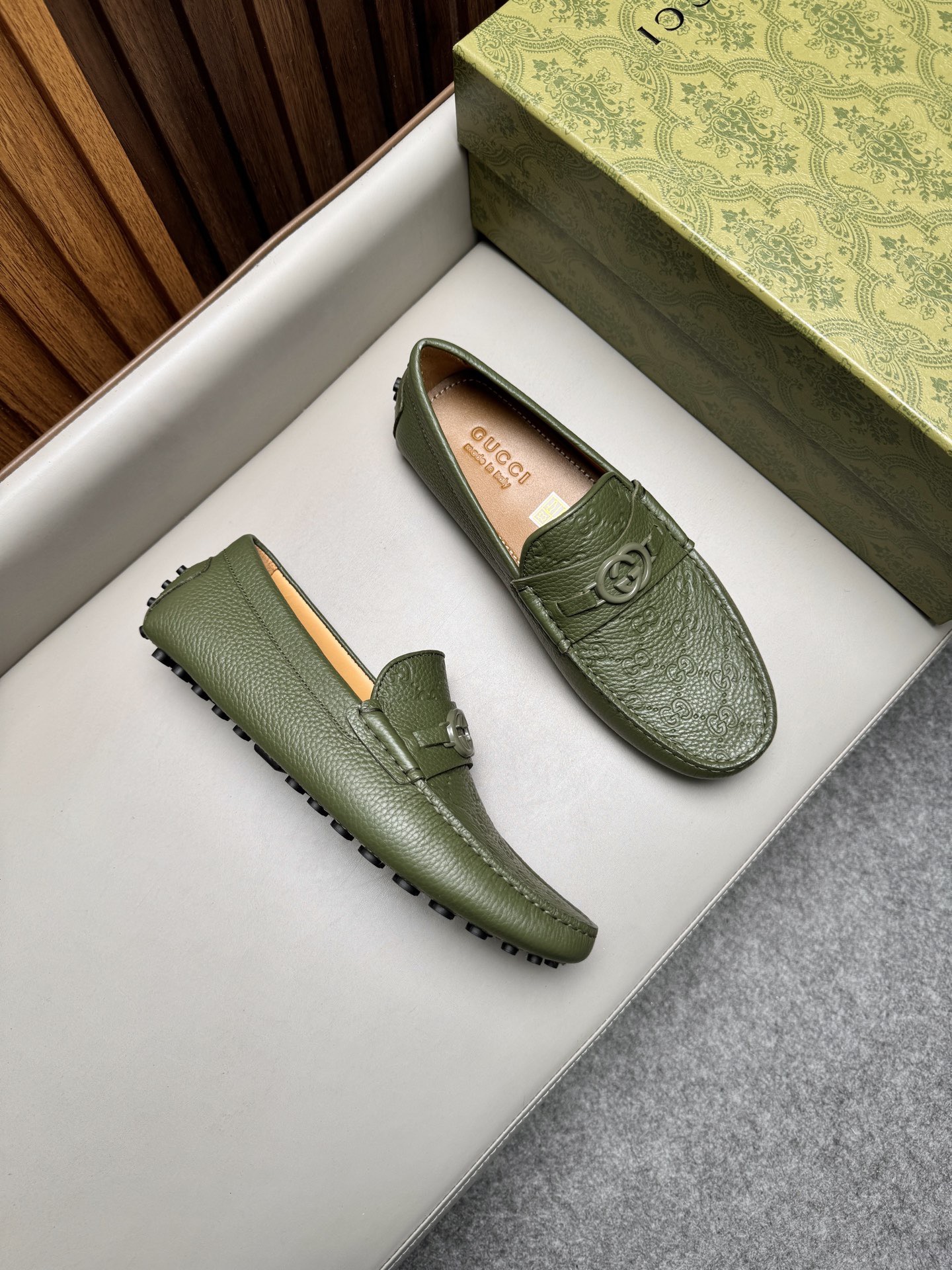 Мокасины мужские в стиле Gucci Driver зеленого цвета