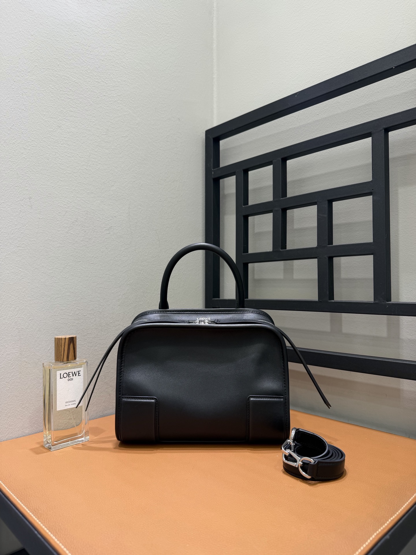 Сумка женская в стиле Loewe Amazona 180 чёрного цвета