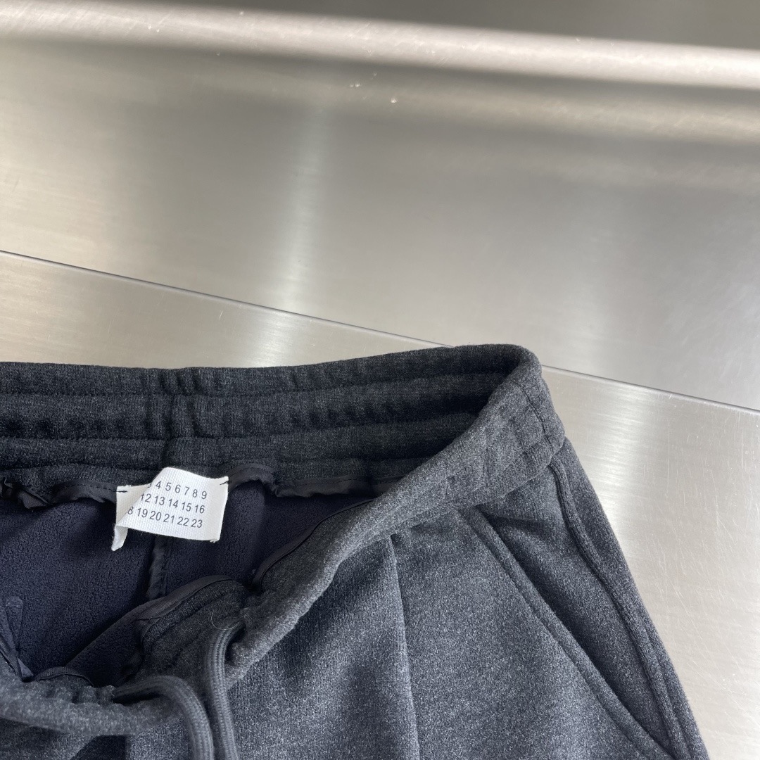 Брюки мужские в стиле Maison Margiela тёмно-серого цвета с утеплённой подкладкой