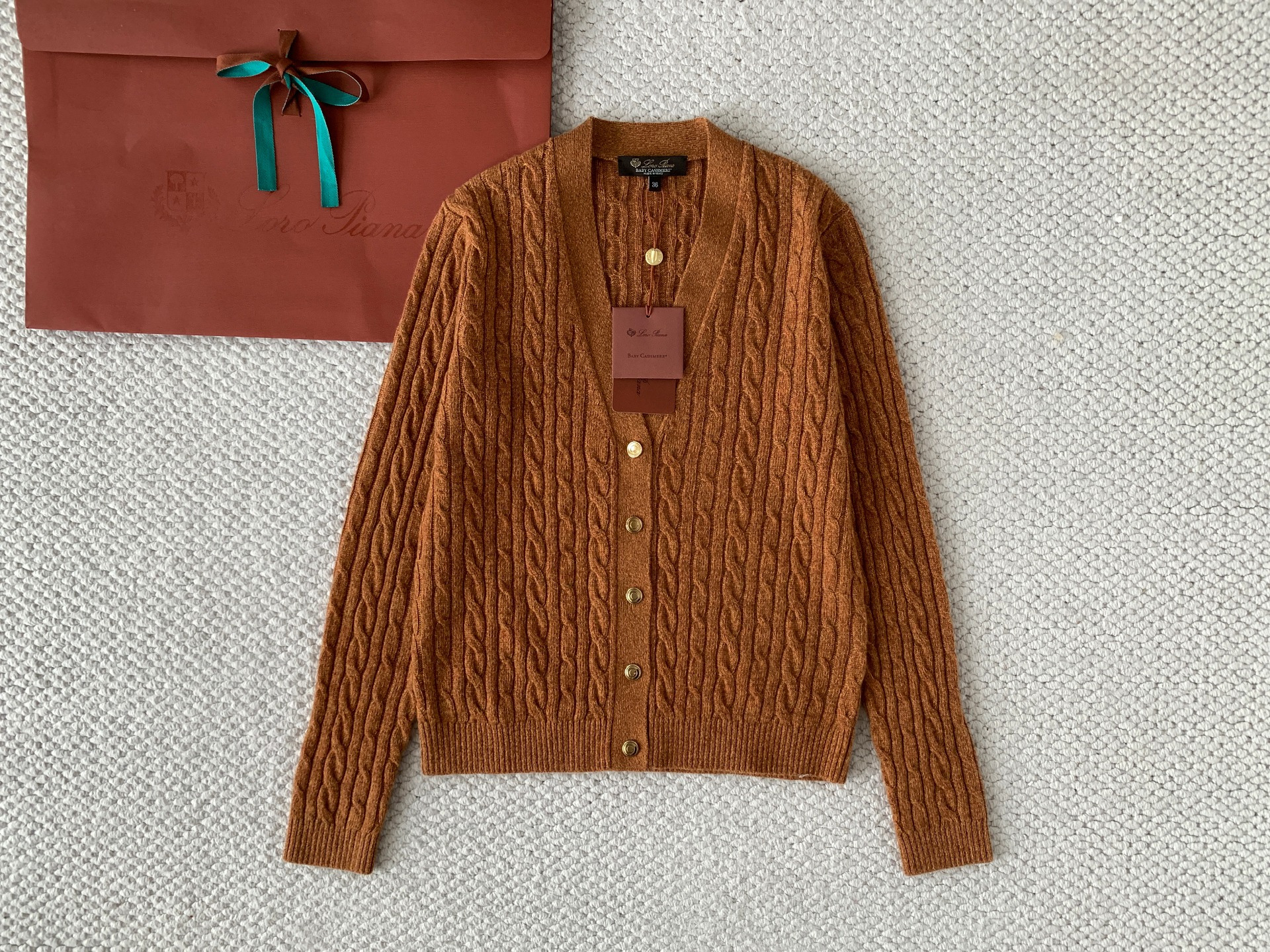 Кардиган женский Loro Piana с узором косы коричневого цвета