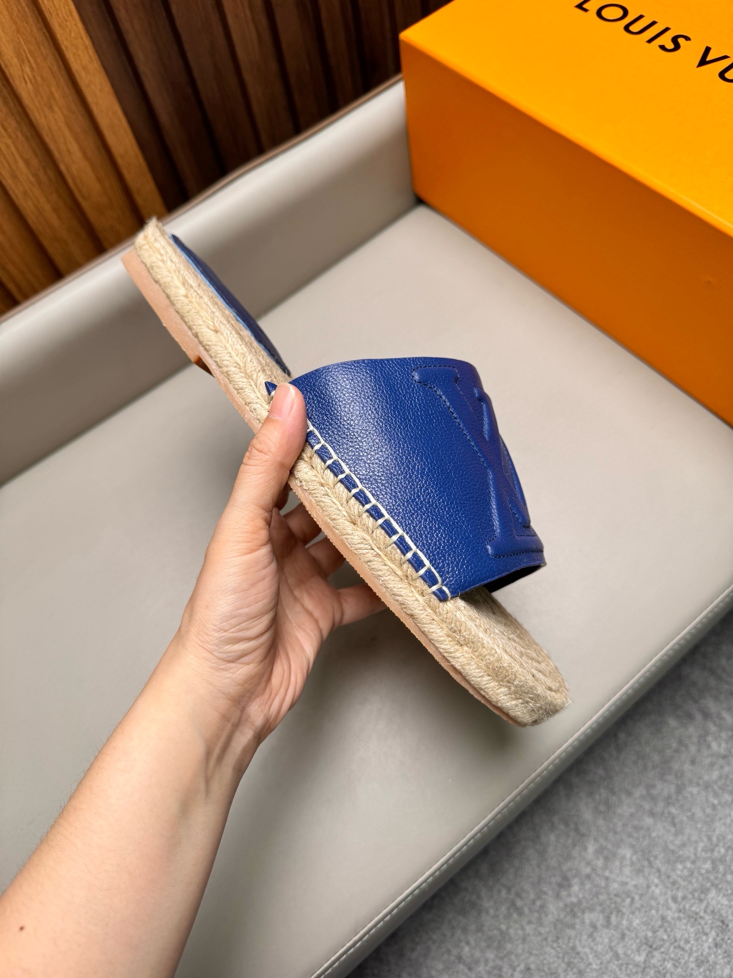 Шлёпанцы мужские в стиле Louis Vuitton синего цвета