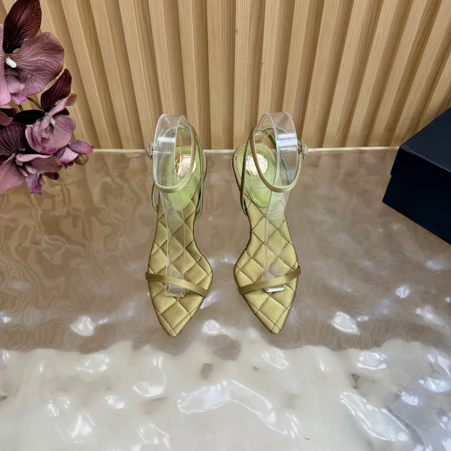 Босоножки женские в стиле Saint Laurent оливкового цвета