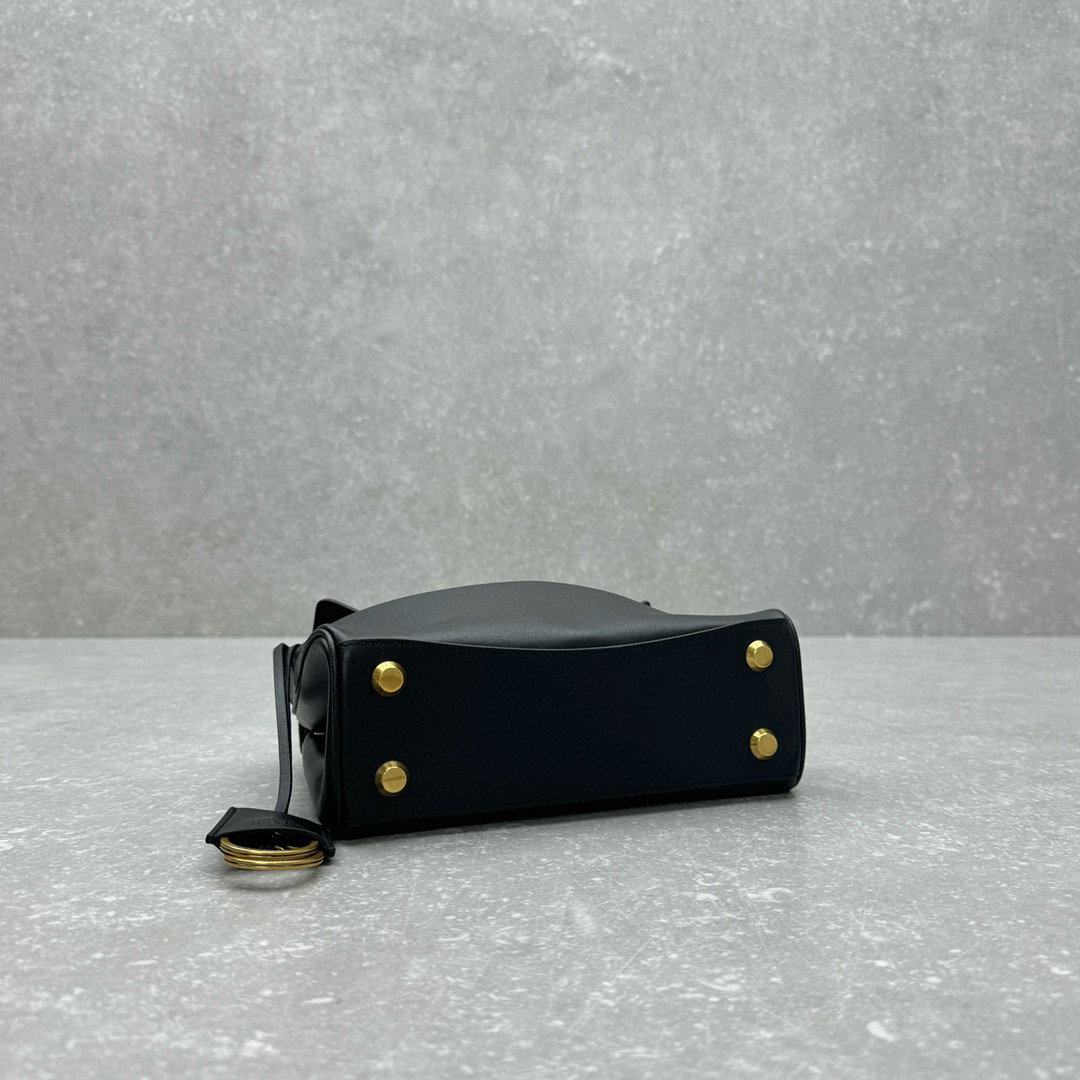 Сумка женская Balenciaga Rodeo Mini чёрного цвета с золотистой фурнитурой