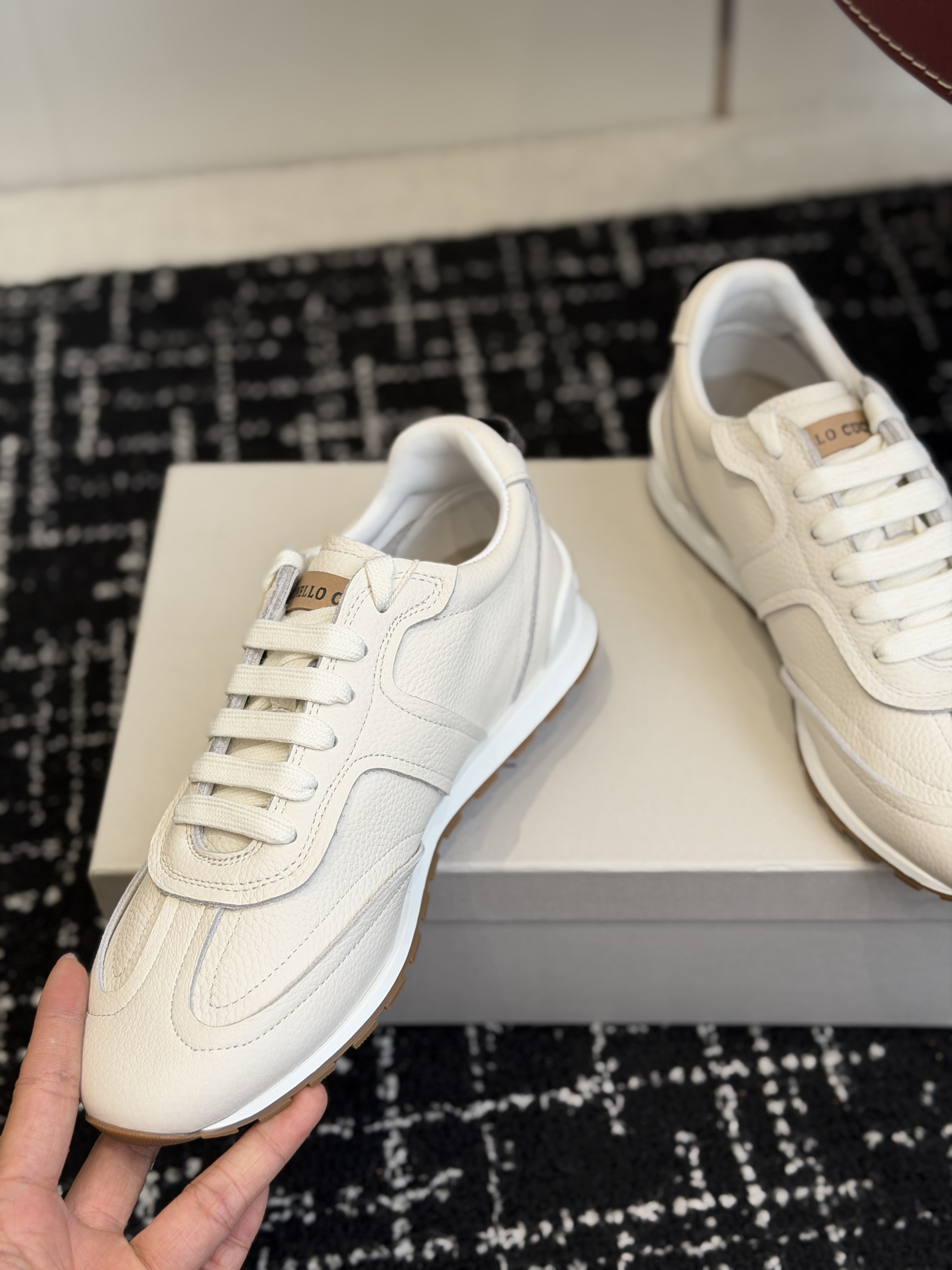 Кроссовки женские в стиле Brunello Cucinelli белого цвета