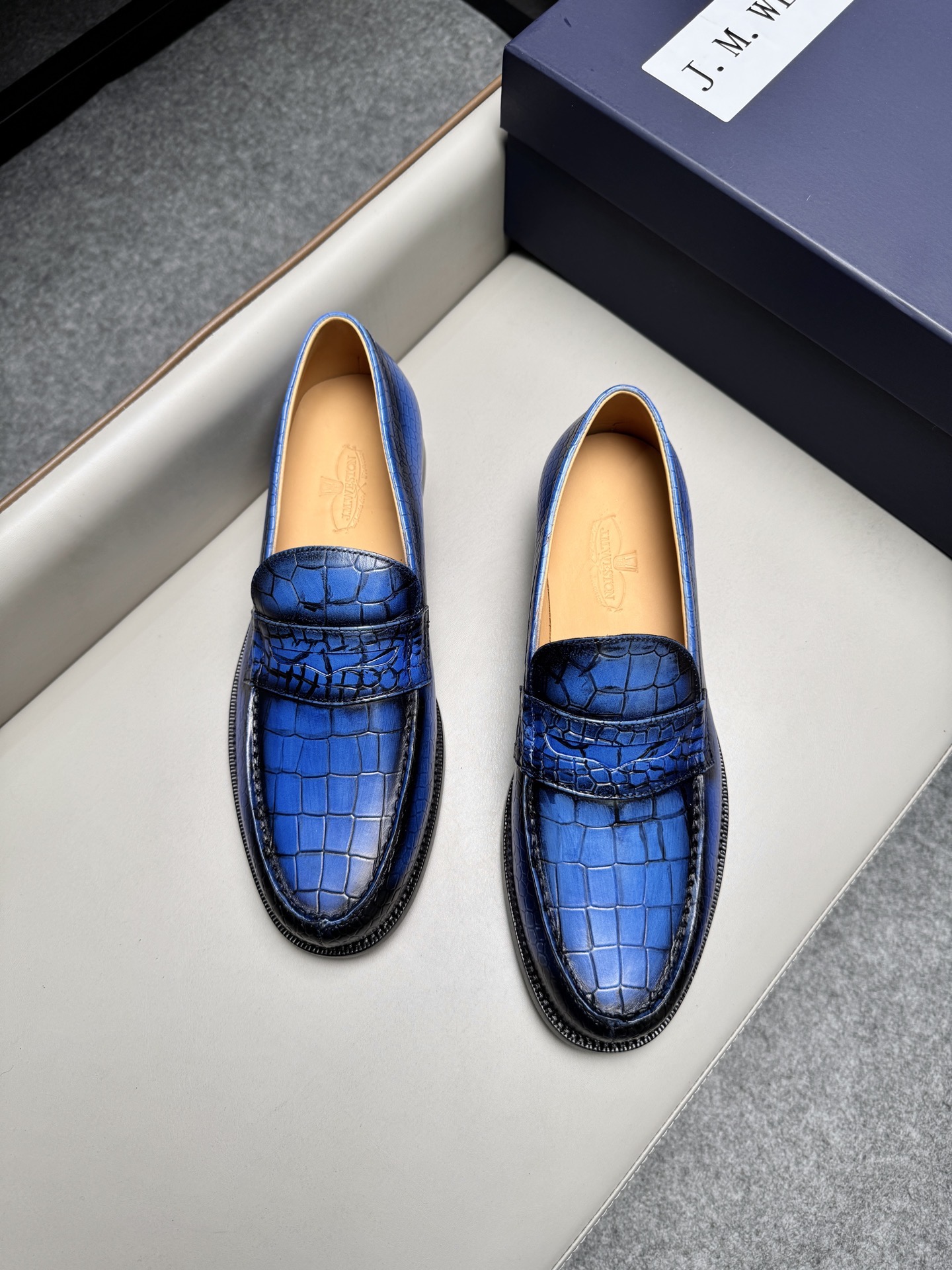 Лоферы мужские в стиле J.M. Weston синего цвета