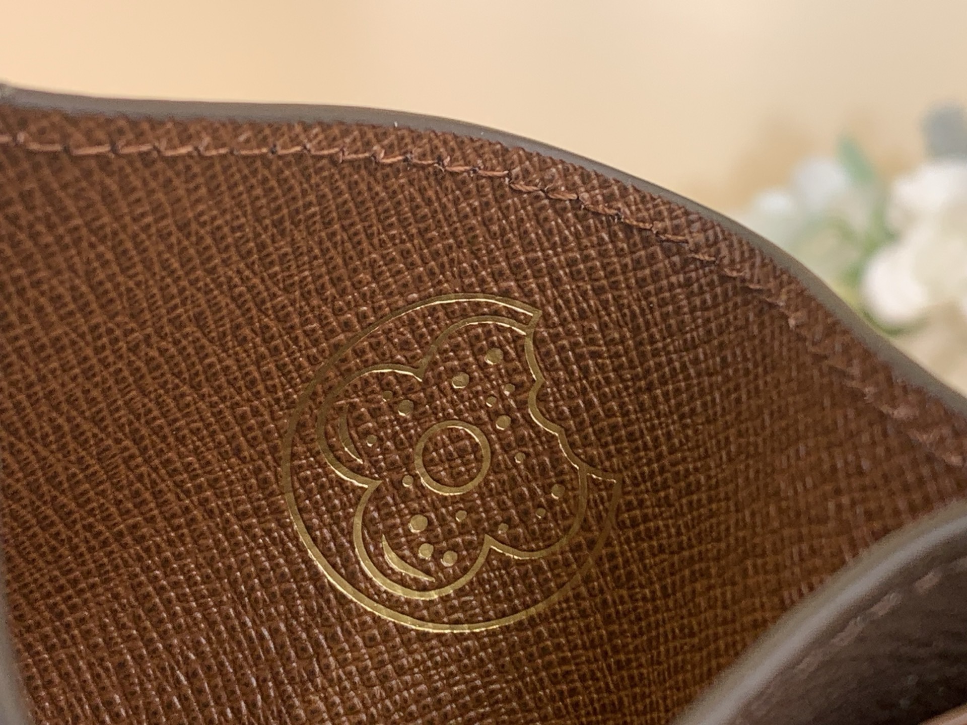 Картхолдер унисекс в стиле Louis Vuitton Double Monogram Donuts коричневого цвета