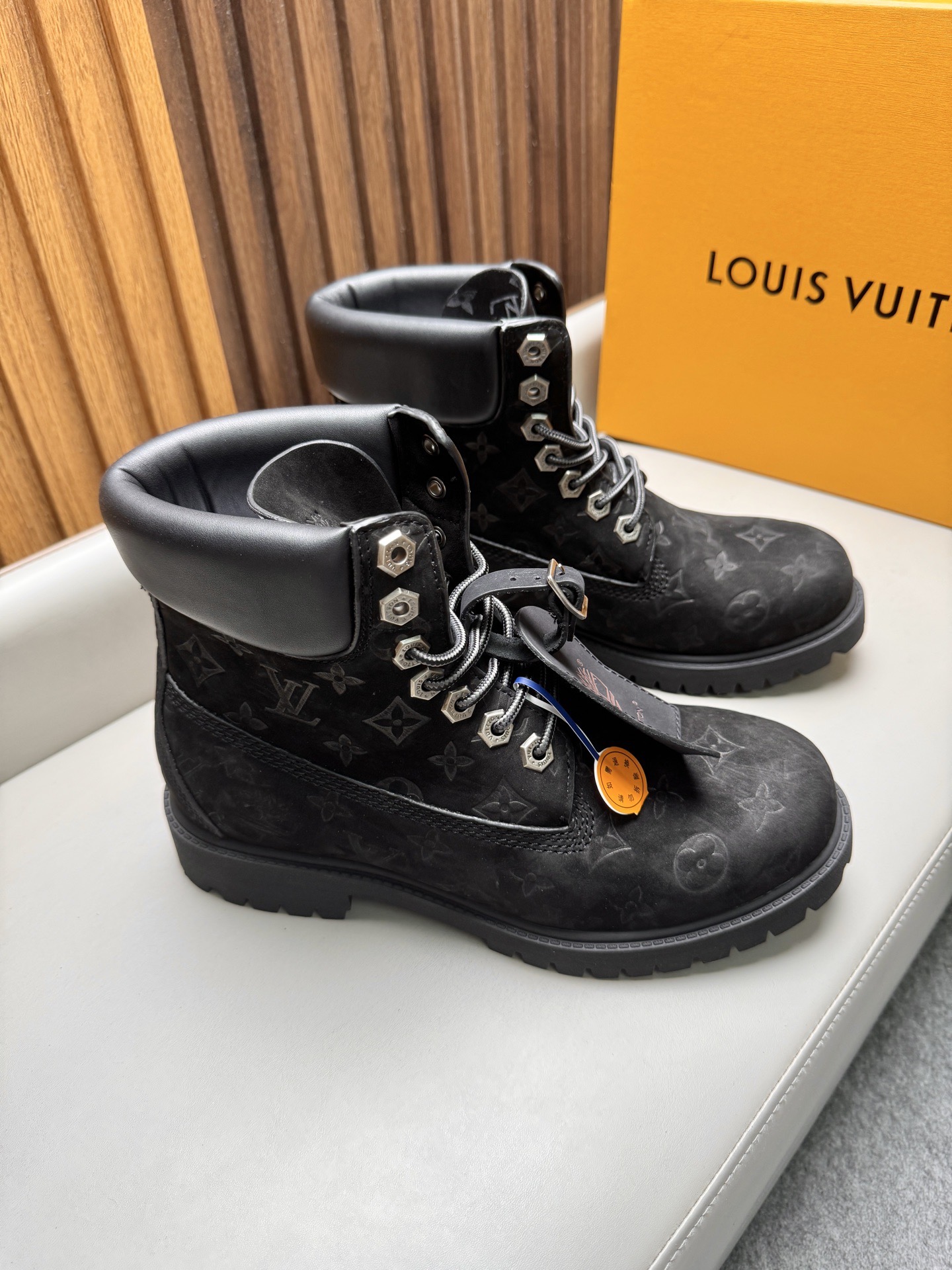 Ботинки мужские Louis Vuitton LV Remix Combat Boot чёрного цвета
