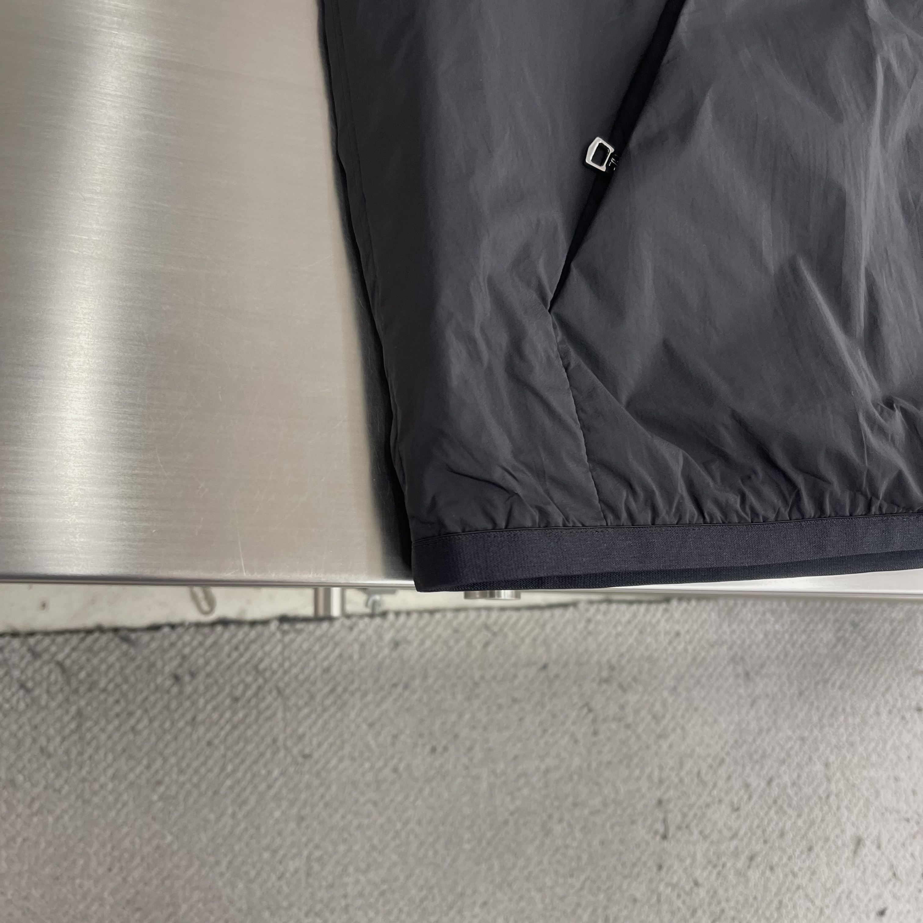 Куртка мужская в стиле Moncler лёгкая ветровка чёрного цвета на молнии