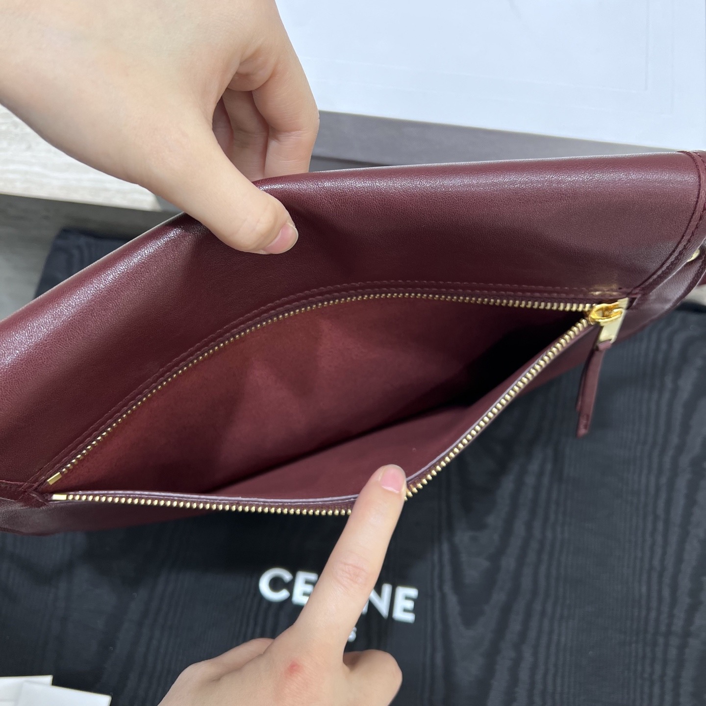 Сумка женская в стиле Celine Soft Triomphe Besace бордового цвета