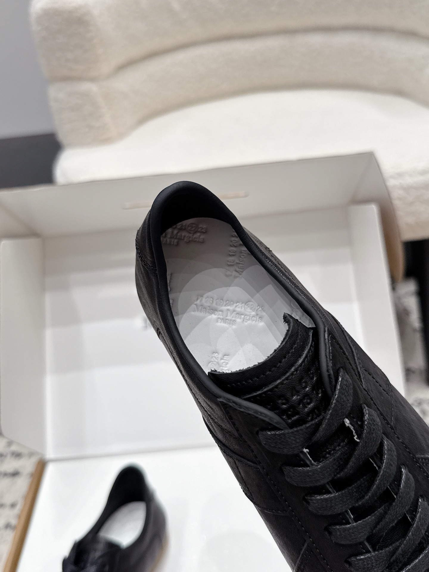 Кроссовки унисекс в стиле Maison Margiela MM6 German Trainer чёрного цвета