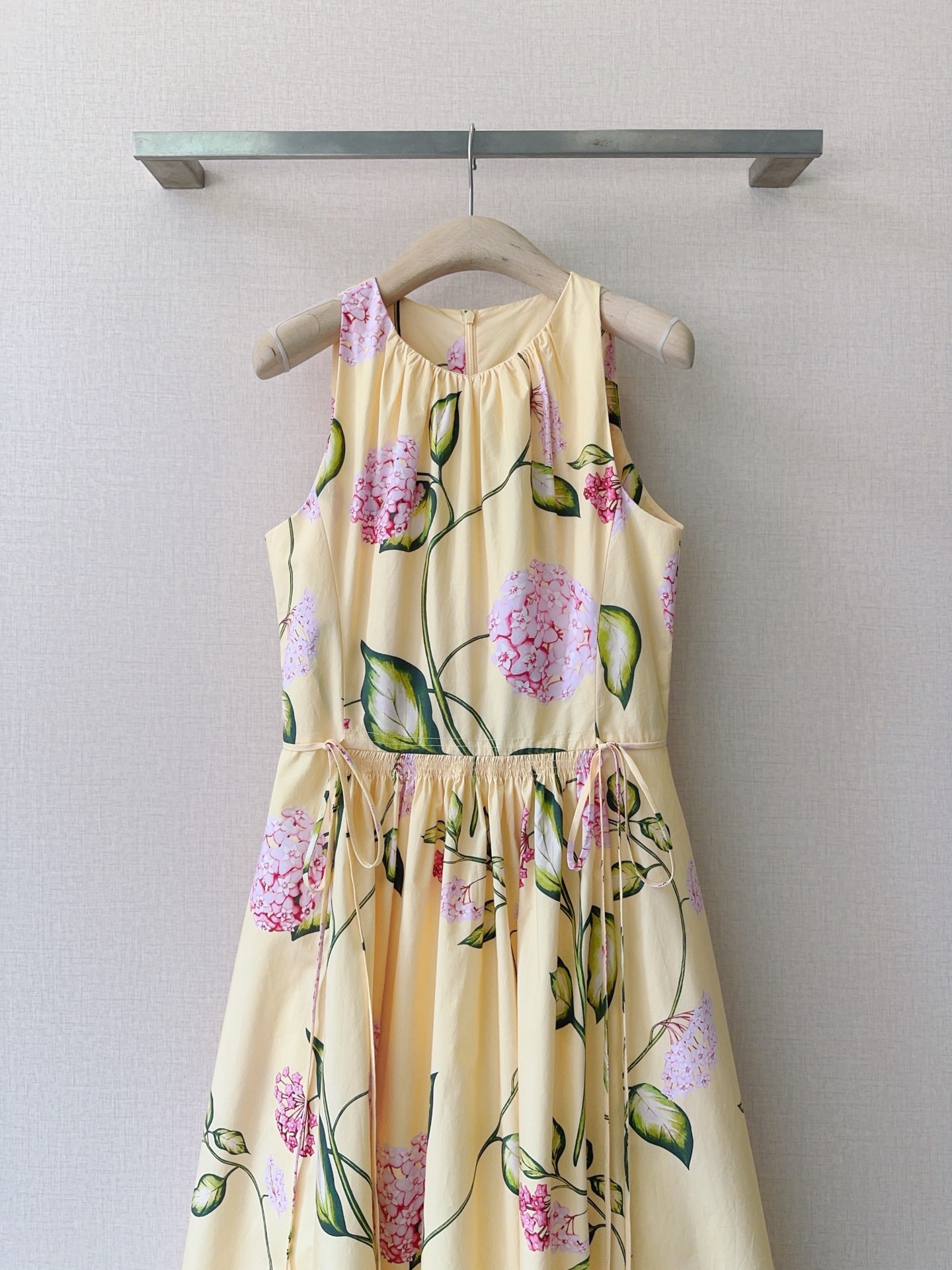 Платье женское в стиле Oscar de la Renta  из хлопка жёлтого цвета с цветочным принтом