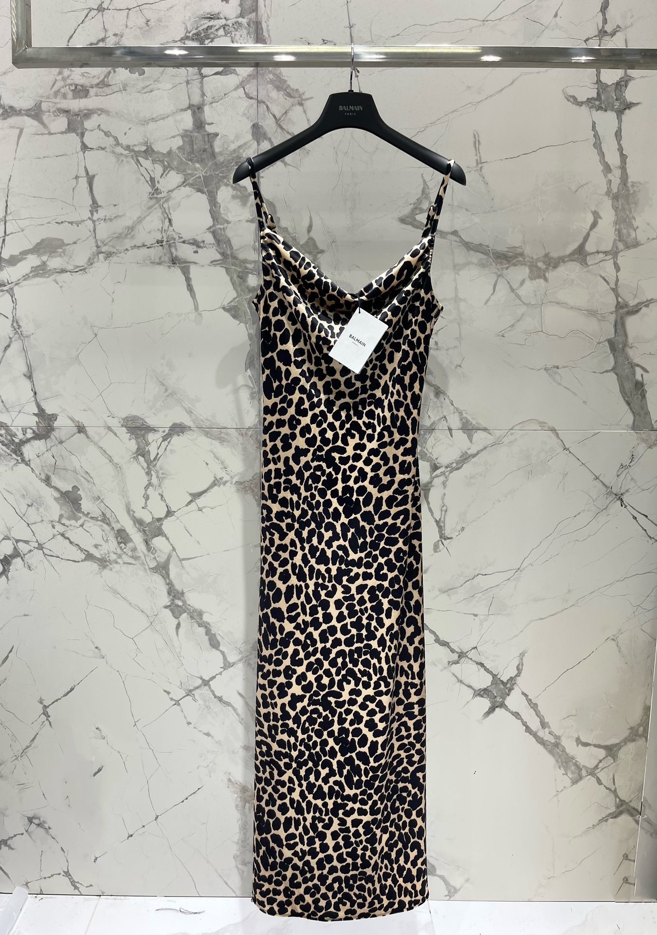 Платье женское в стиле Balmain из шёлковистой ткани с леопардовым принтом на тонких бретелях
