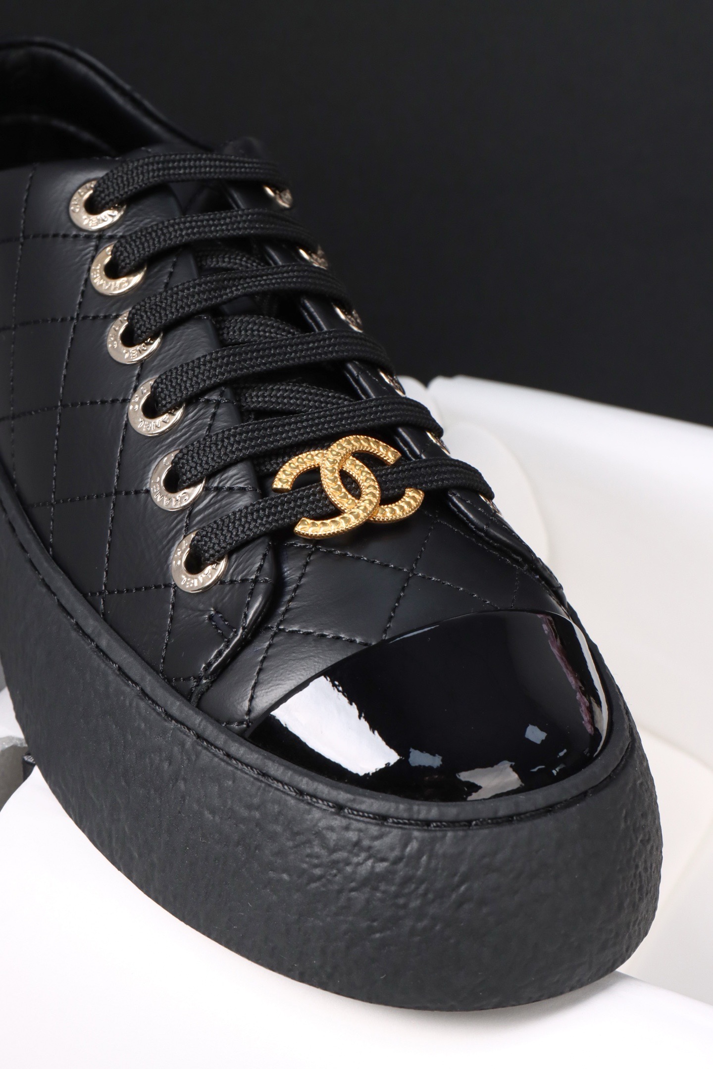 Кеды женские Chanel 25A из натуральной кожи черного цвета