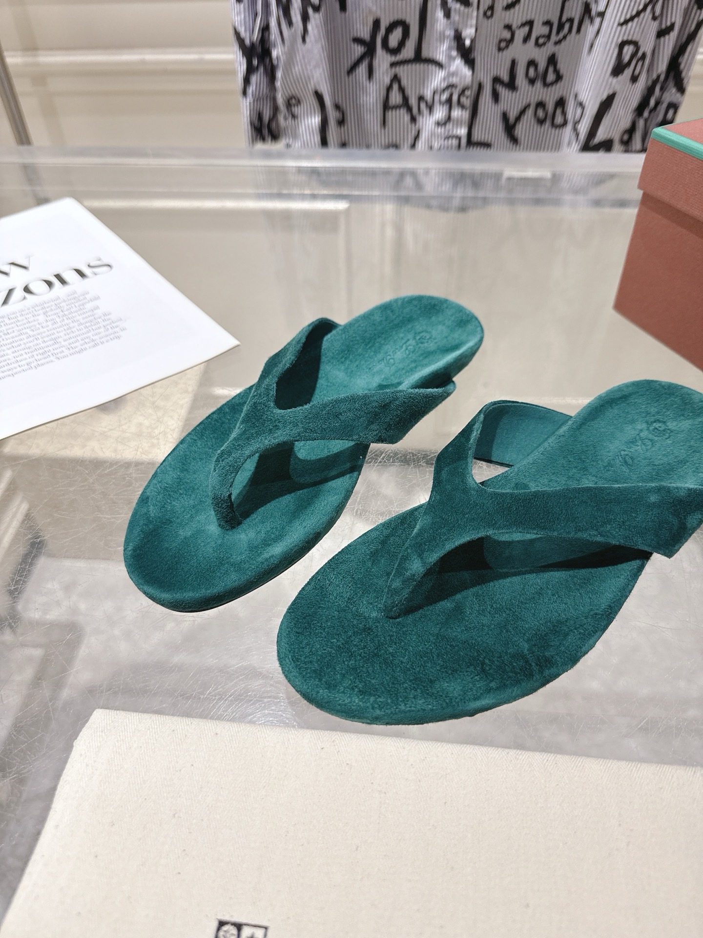 Шлёпанцы женские в стиле Loro Piana изумрудного цвета