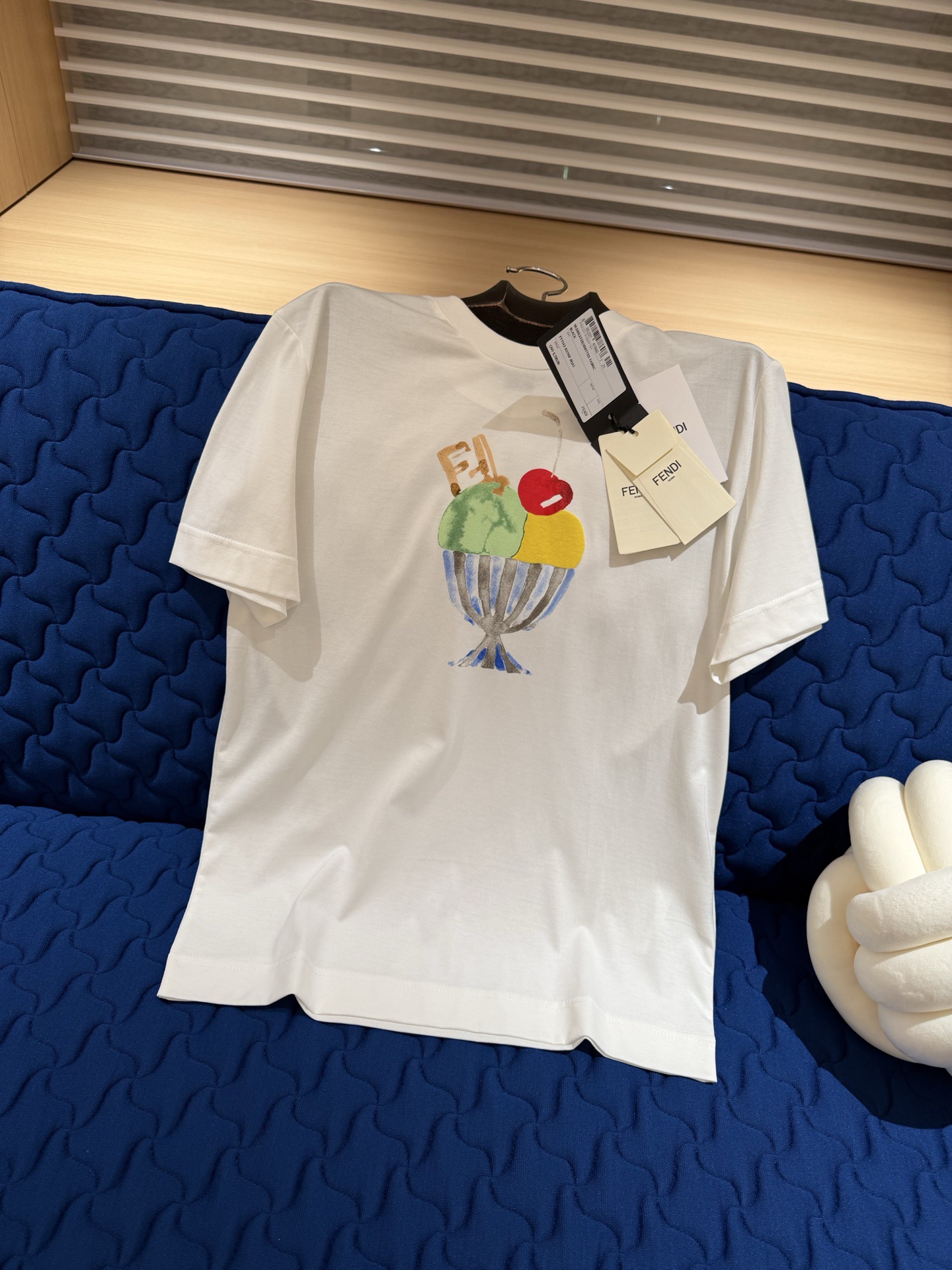 Футболка мужская в стиле Fendi с принтом мороженого белого цвета