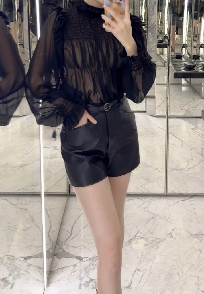 Блуза женская в стиле Saint Laurent чёрного цвета с рюшами