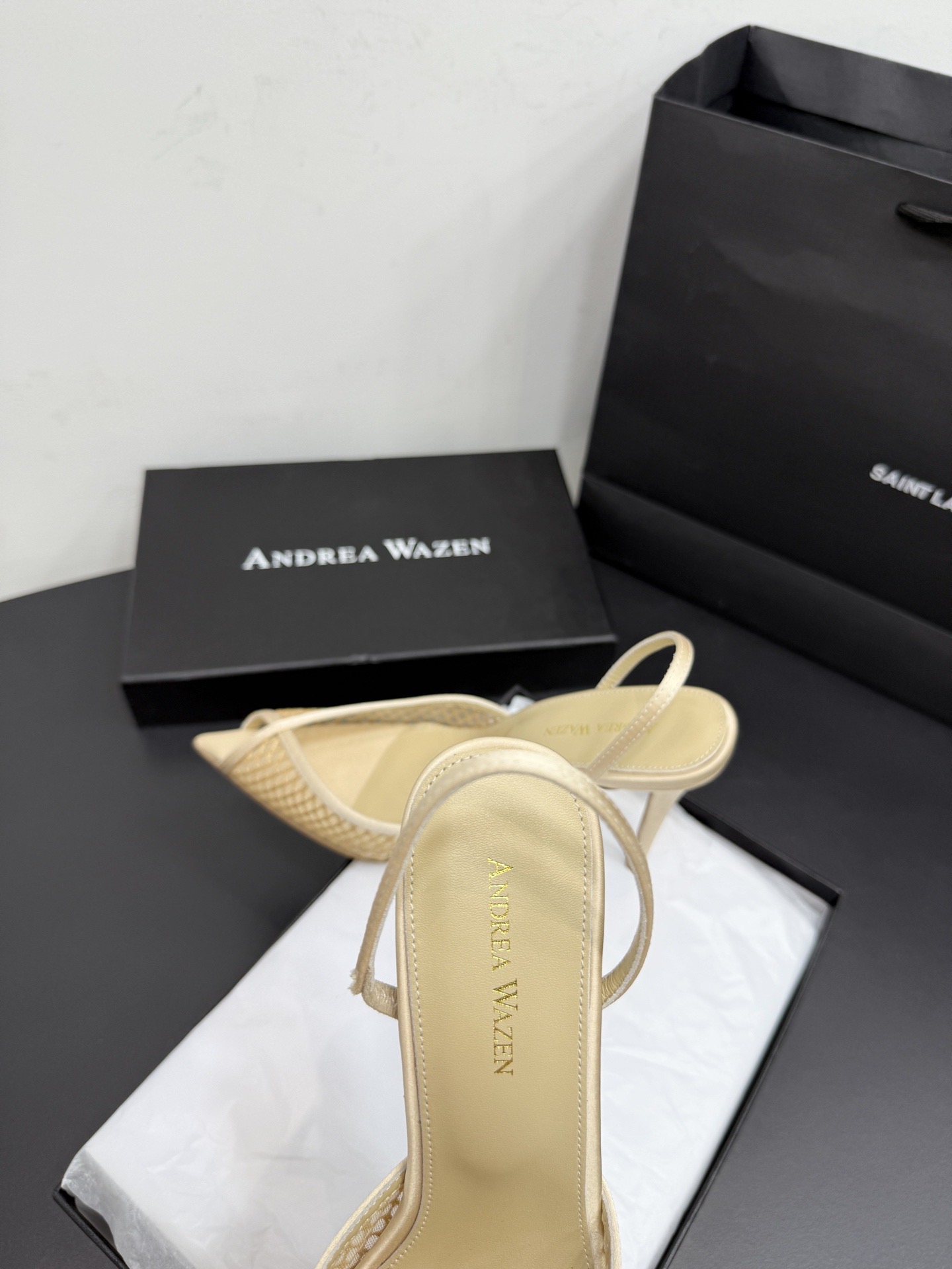 Туфли женские в стиле Andrea Wazen бежевого цвета