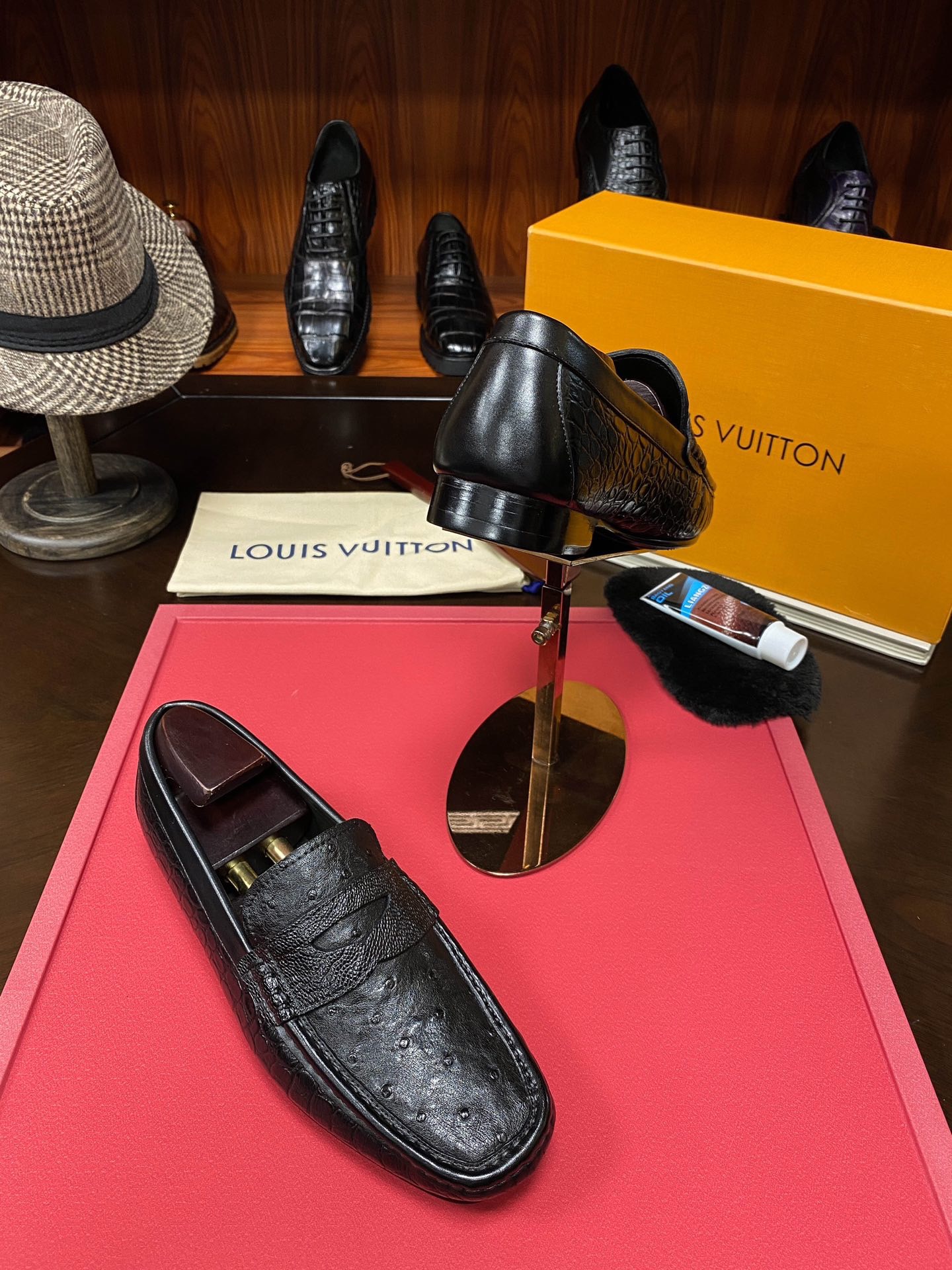 Лоферы мужские в стиле Louis Vuitton из кожи крокодила и натуральной кожи черного цвета