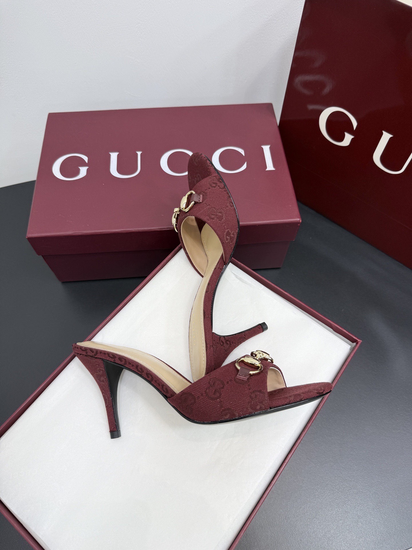 Мюли женские в стиле Gucci Horsebit бордового цвета