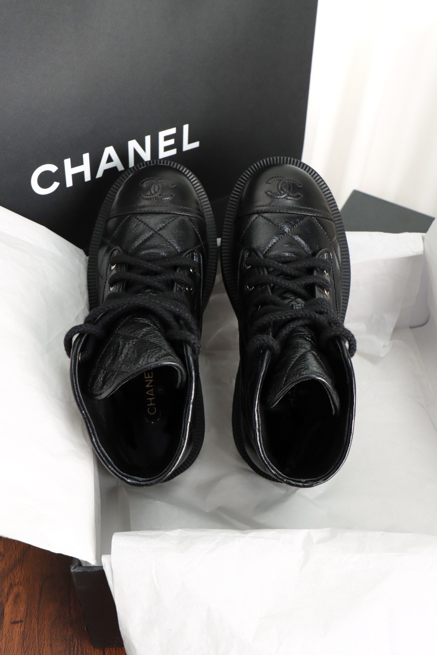 Ботинки женские Chanel чёрного цвета
