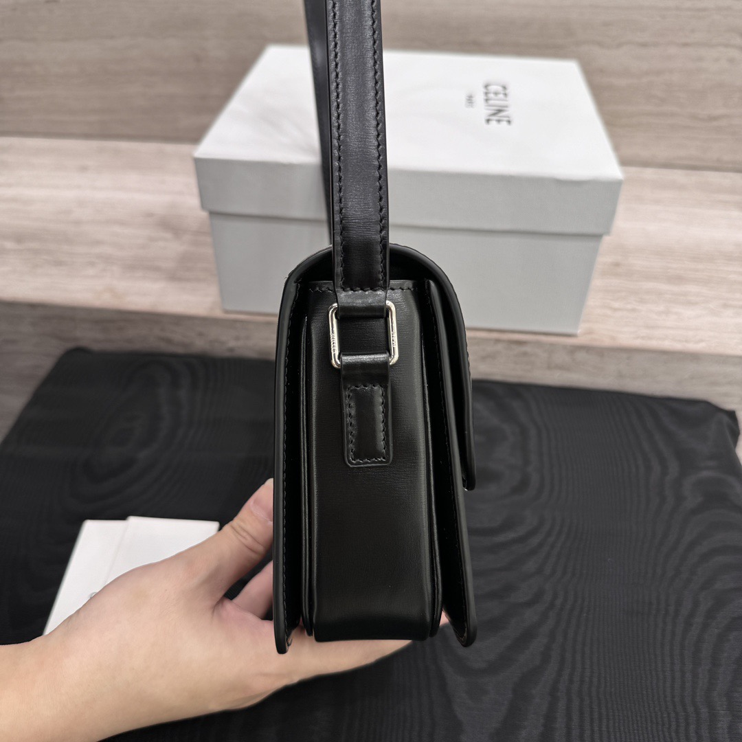 Сумка женская в стиле Celine Teen Triomphe компактная чёрная с серебряной фурнитурой