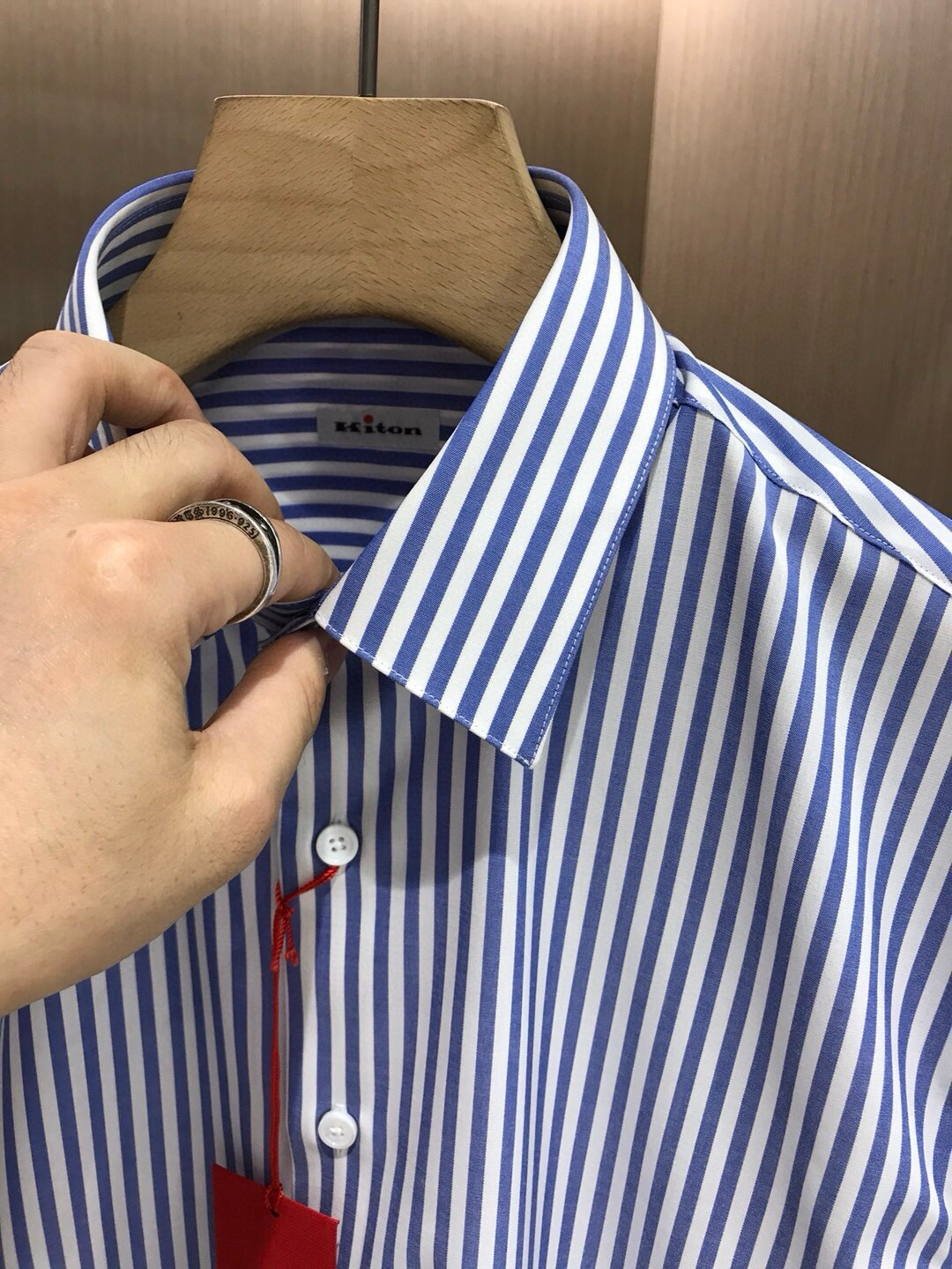 Рубашка мужская Kiton в голубую полоску с перламутровыми пуговицами