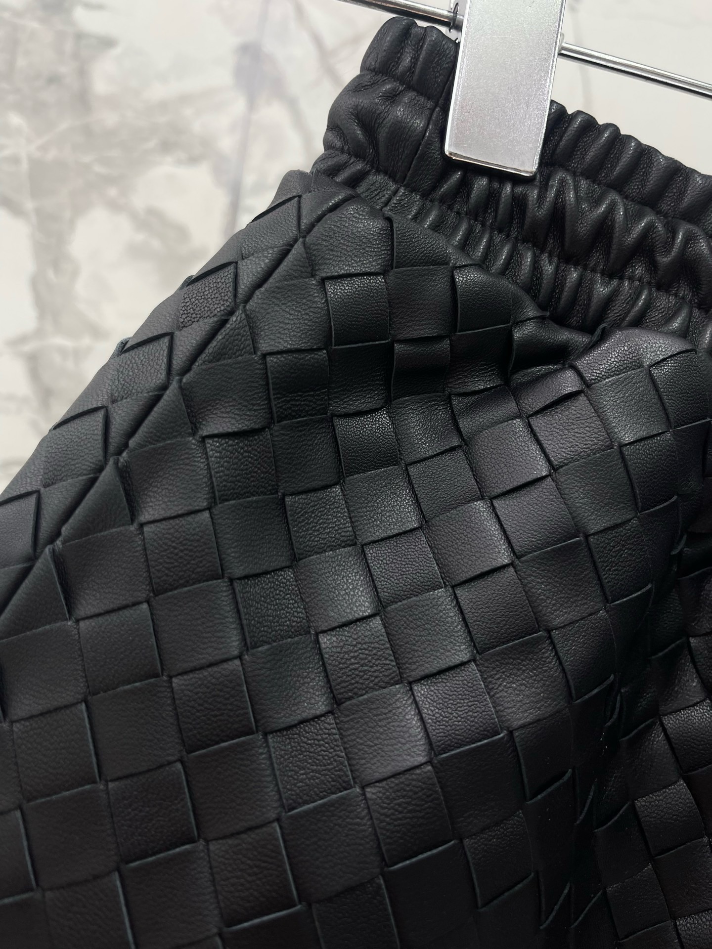 Костюм женский Bottega Veneta чёрного цвета с плетением Intrecciato