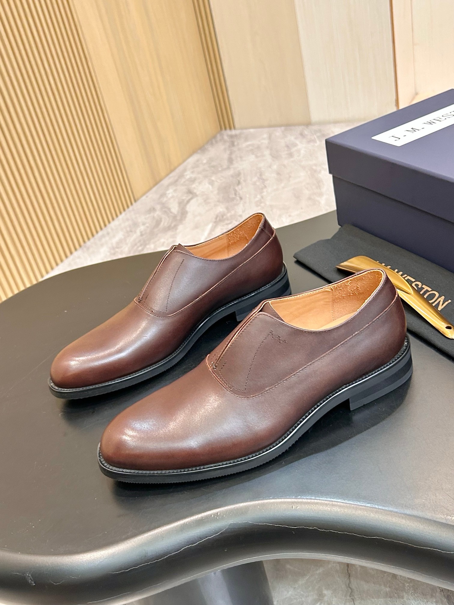 Туфли мужские J.M. Weston Iena Slip-On Oxford тёмно-коричневого цвета