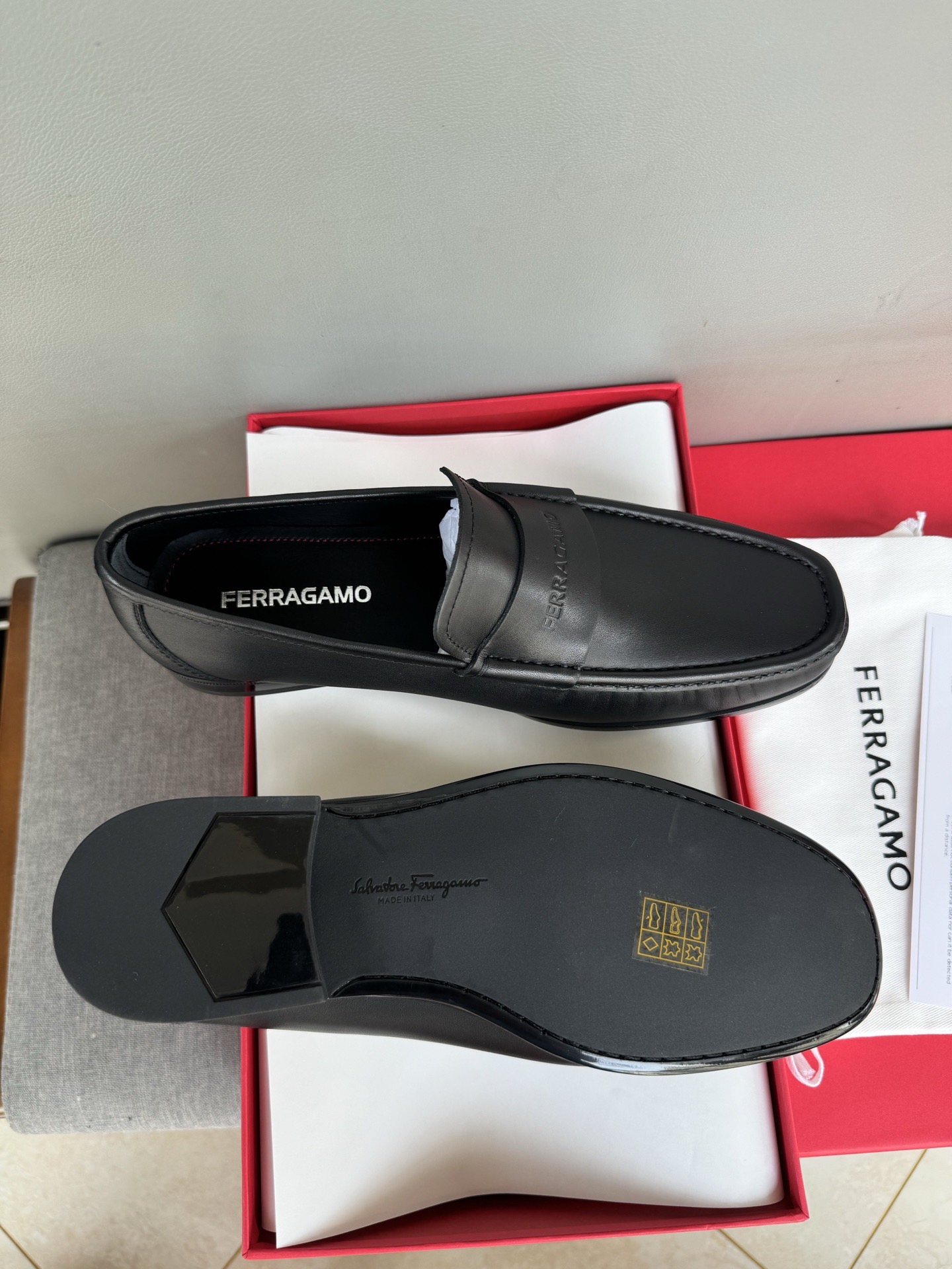 Лоферы мужские в стиле Ferragamo Penny из натуральной кожи черного цвета
