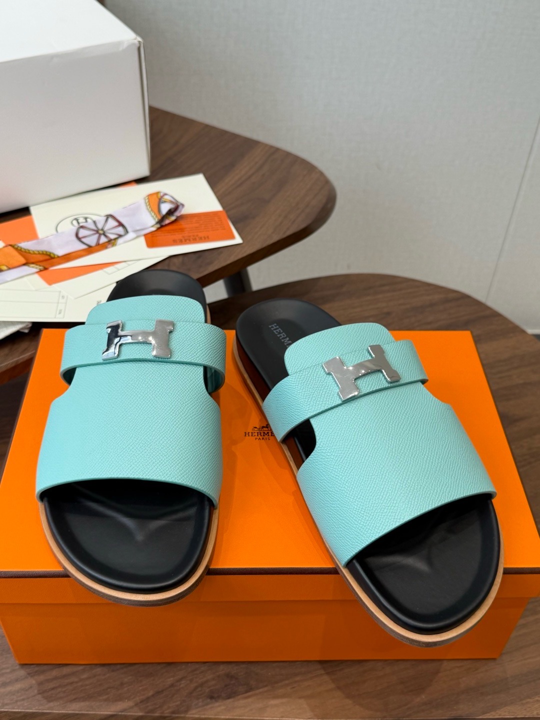 Сандалии Hermès Chypre бирюзового цвета