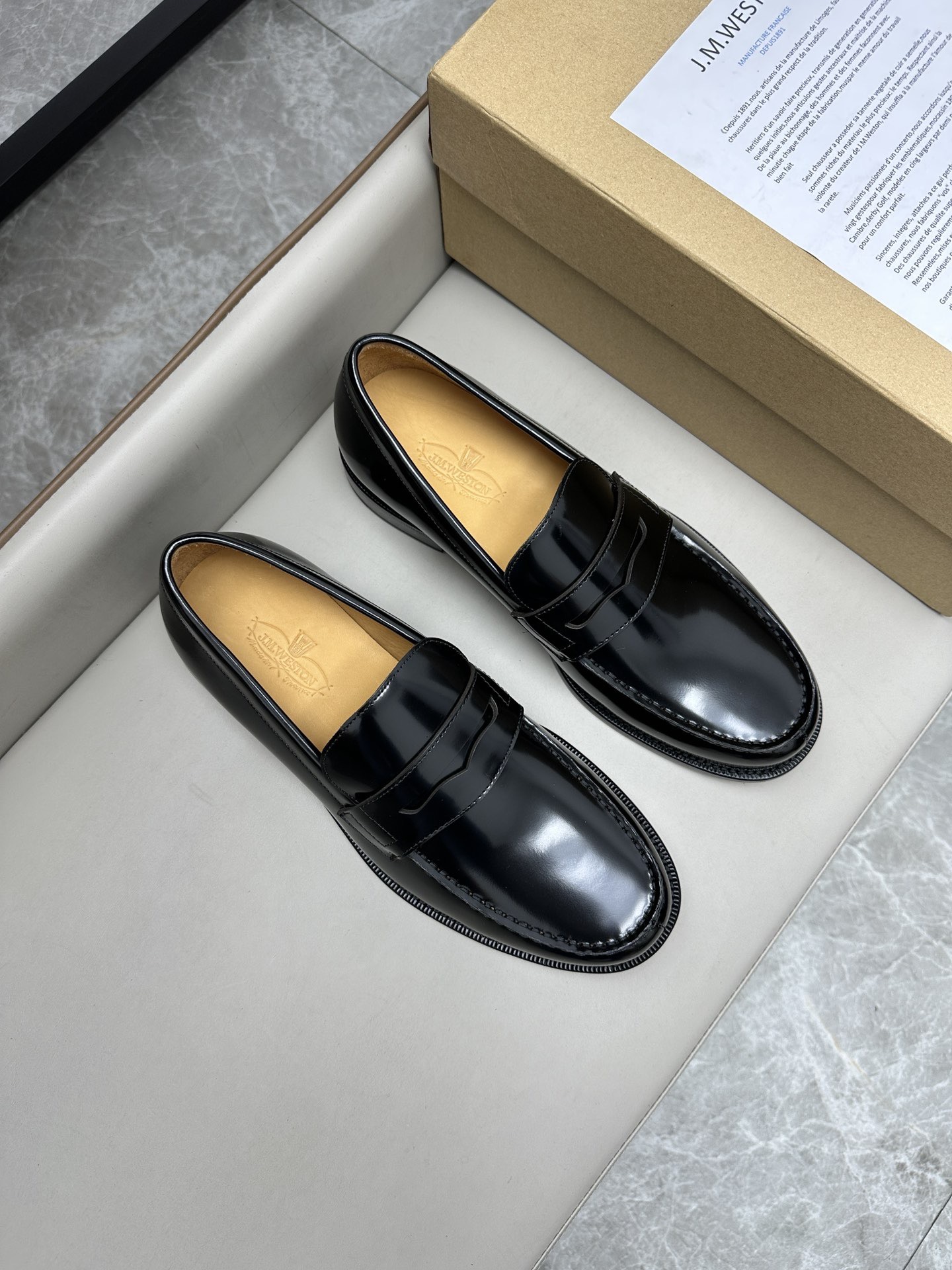 Лоферы мужские в стиле J.M. Weston черного цвета