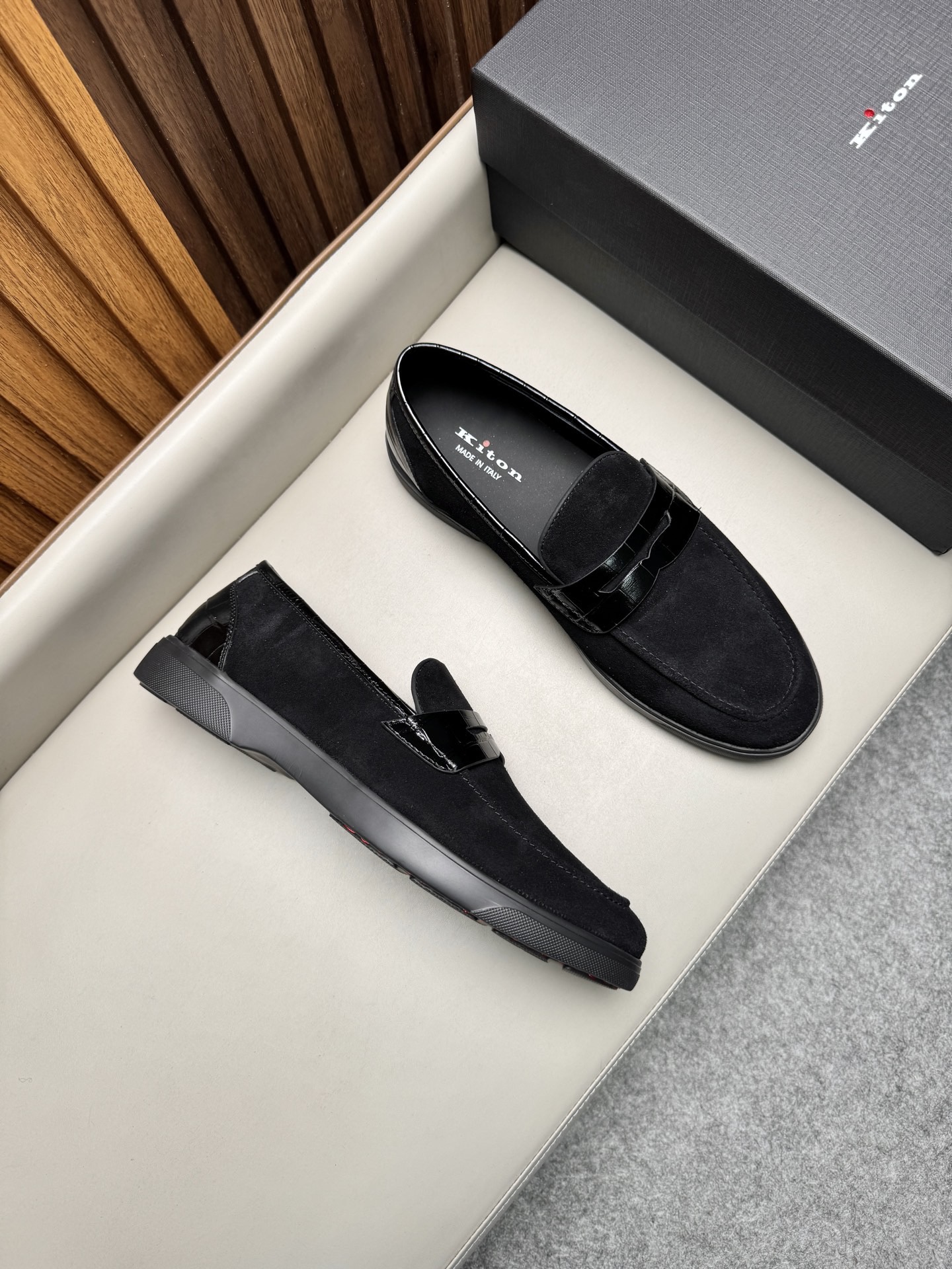 Лоферы мужские в стиле Kiton черного цвета