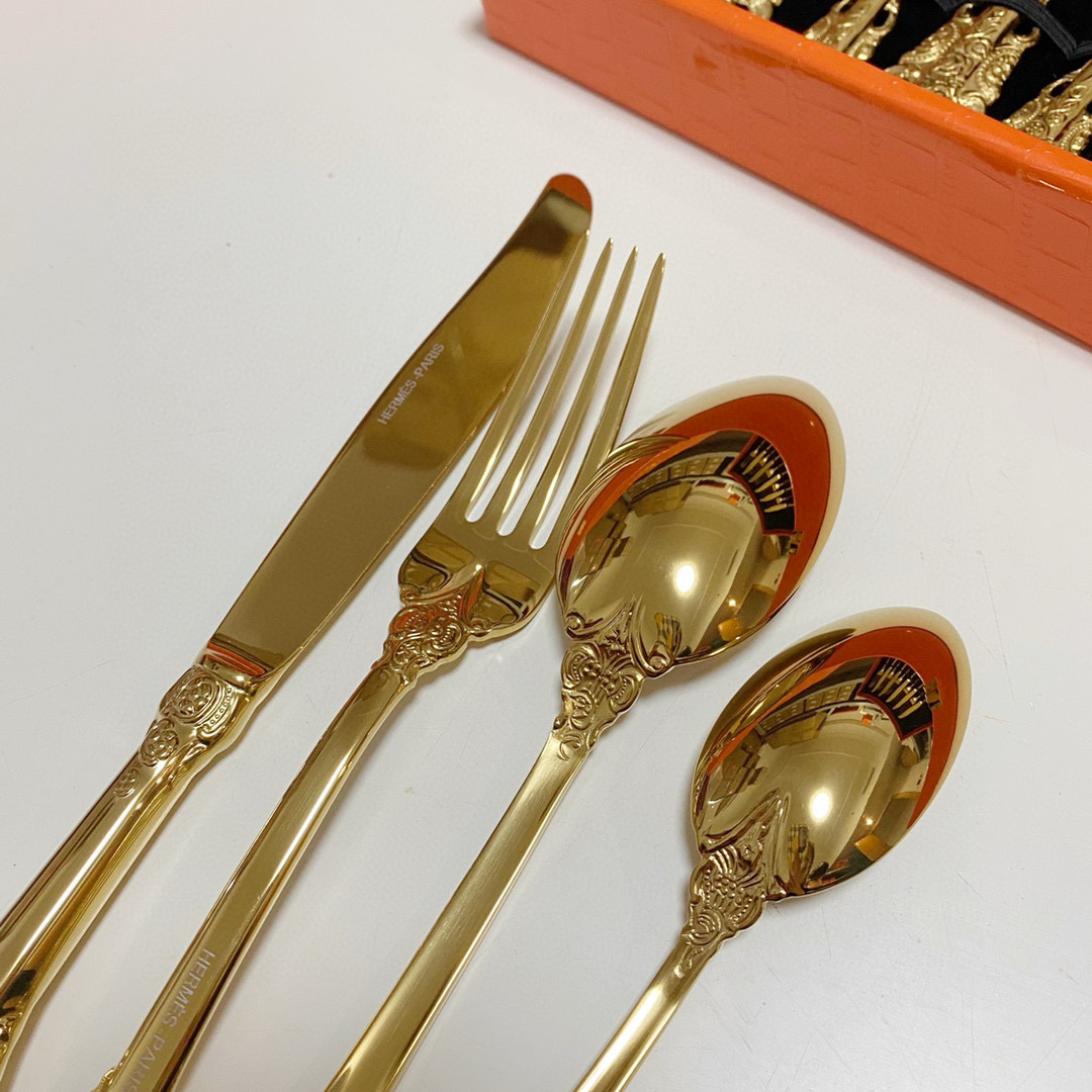 Набор столовых приборов в стиле Hermès  с декоративными ручками в подарочном кейсе (24 предмета) золотого цвета