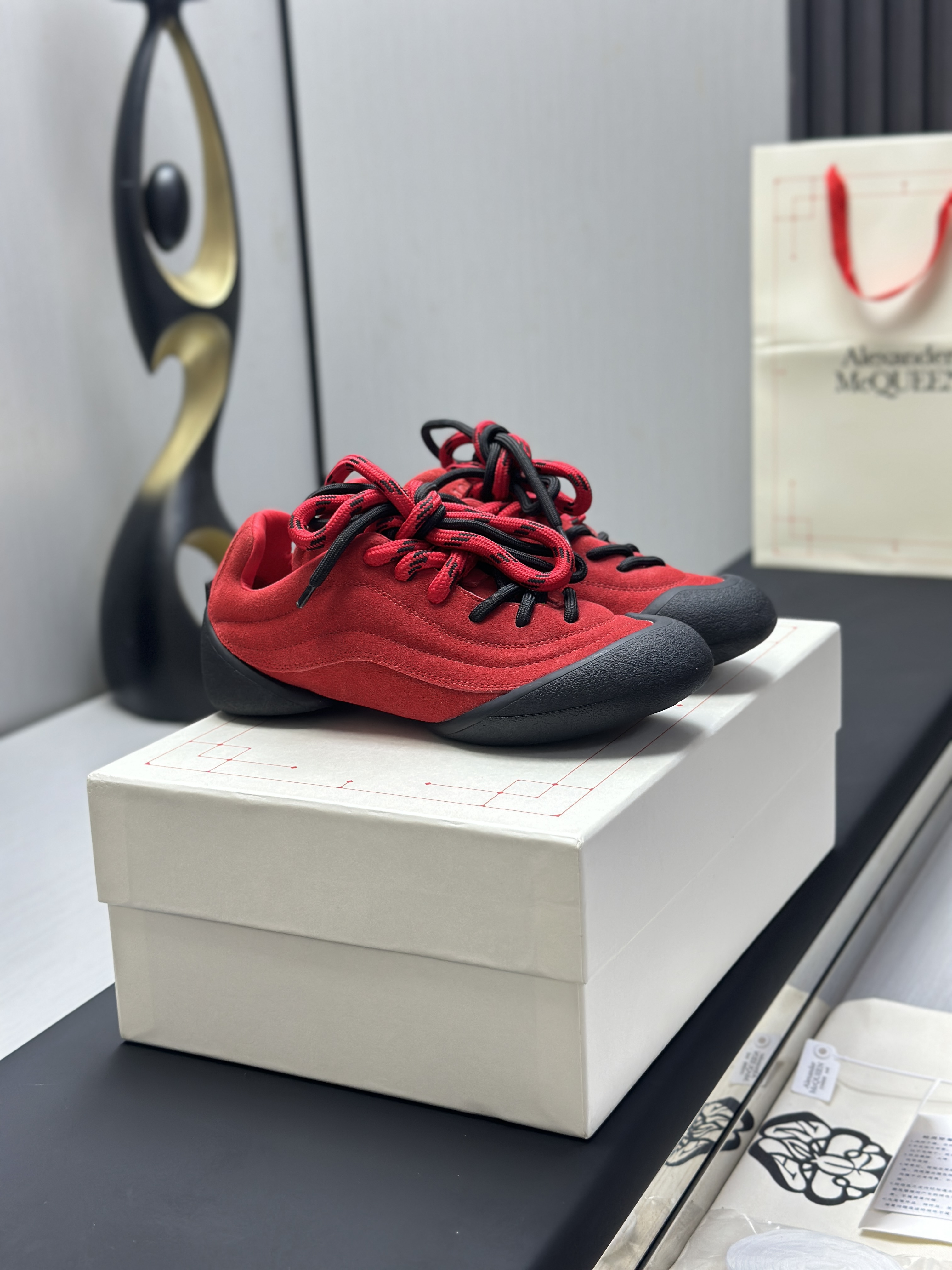 Кроссовки в стиле Alexander McQueen Flexion красного цвета