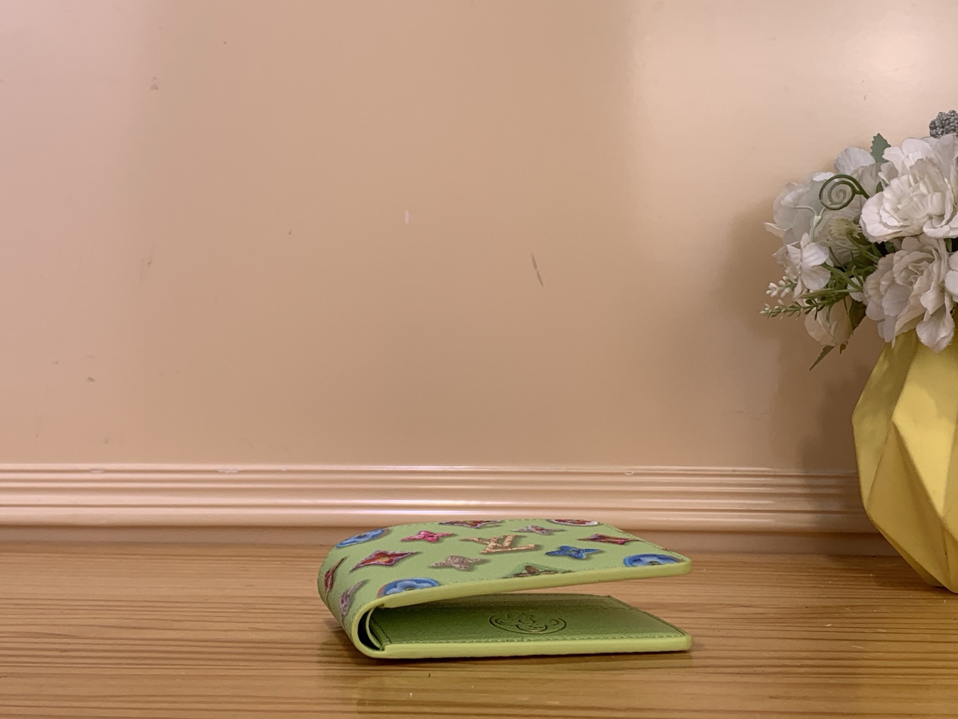 Кошелёк унисекс в стиле Louis Vuitton Slender Monogram Donuts компактный зелёного цвета