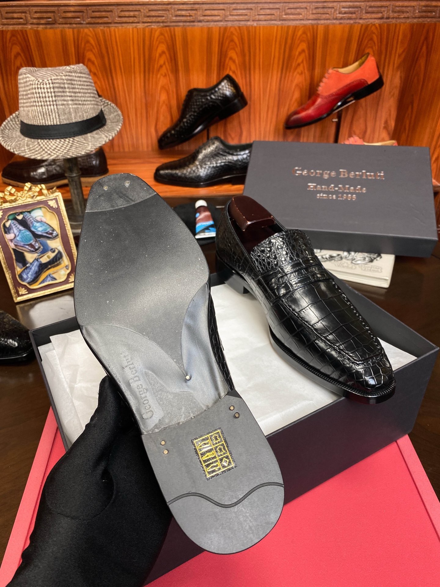 Лоферы мужские в стиле Berluti из цельной кожи крокодила черного цвета