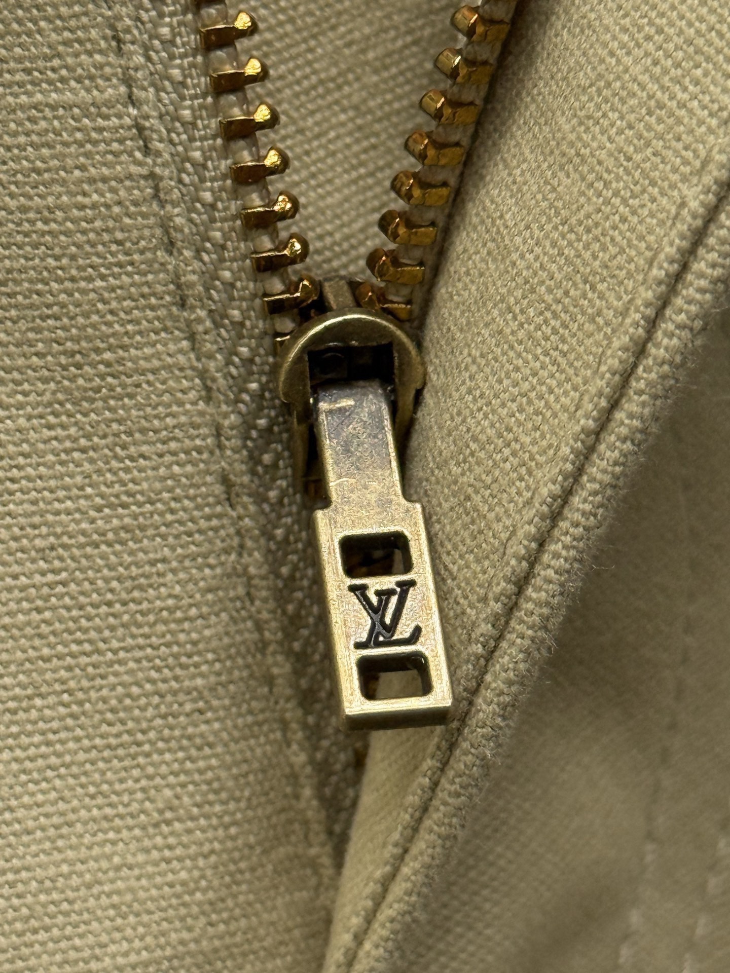 Куртка мужская Louis Vuitton бежевого цвета с вышивкой