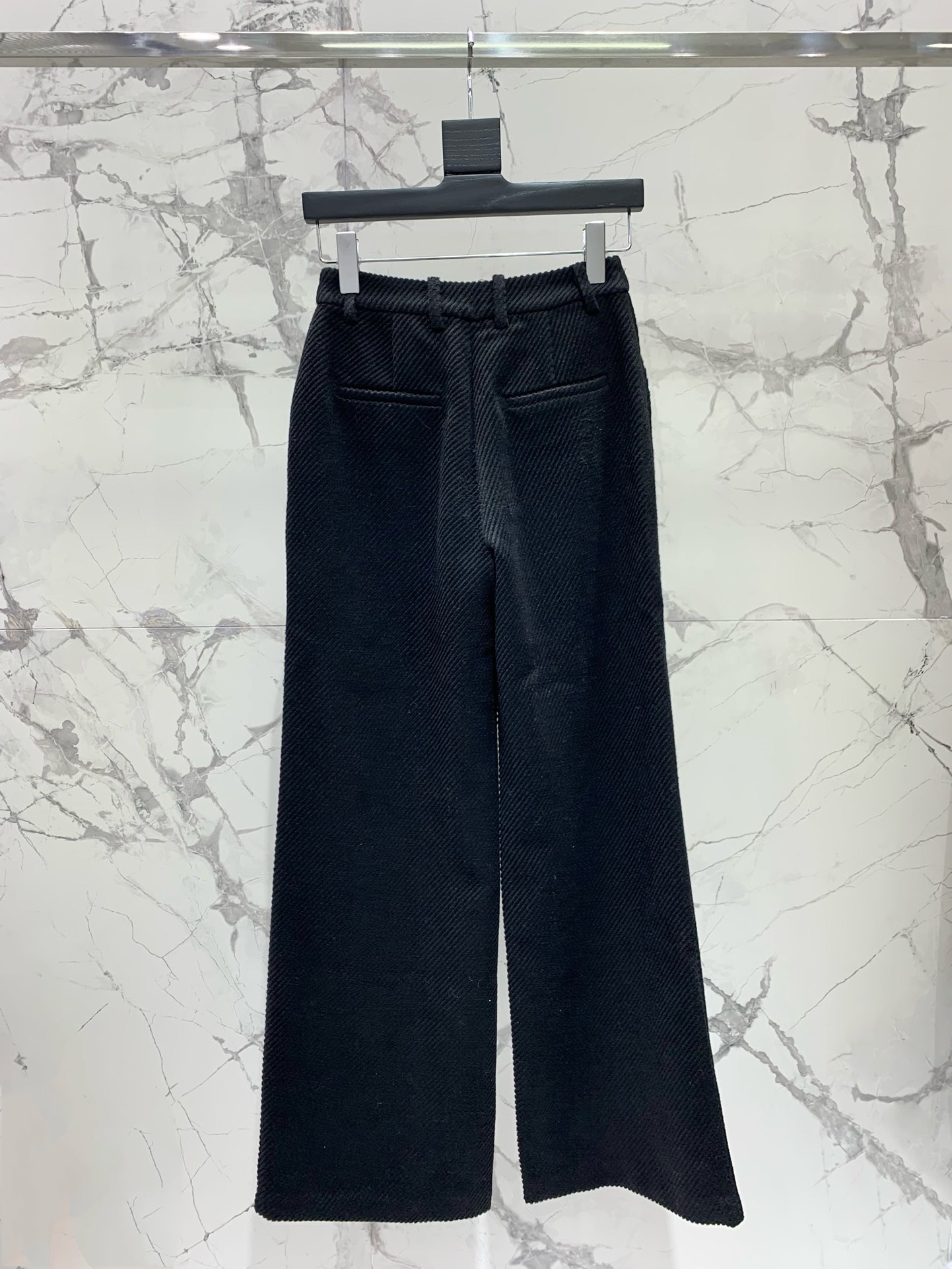 Брюки женские в стиле Saint Laurent из текстурной ткани чёрного цвета цвета с широким силуэтом