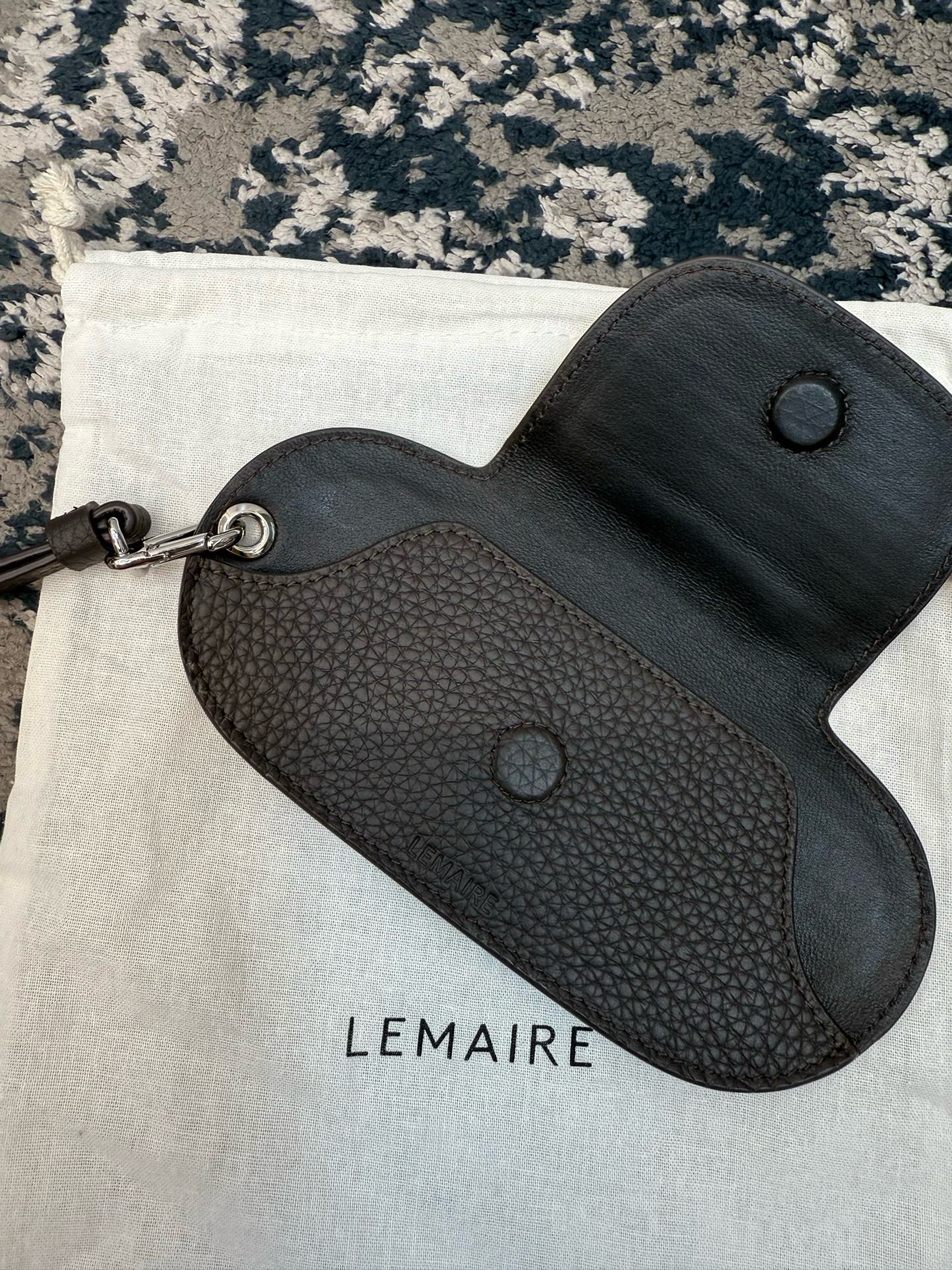 Чехол для очков Lemaire из натуральной кожи с ремешком
