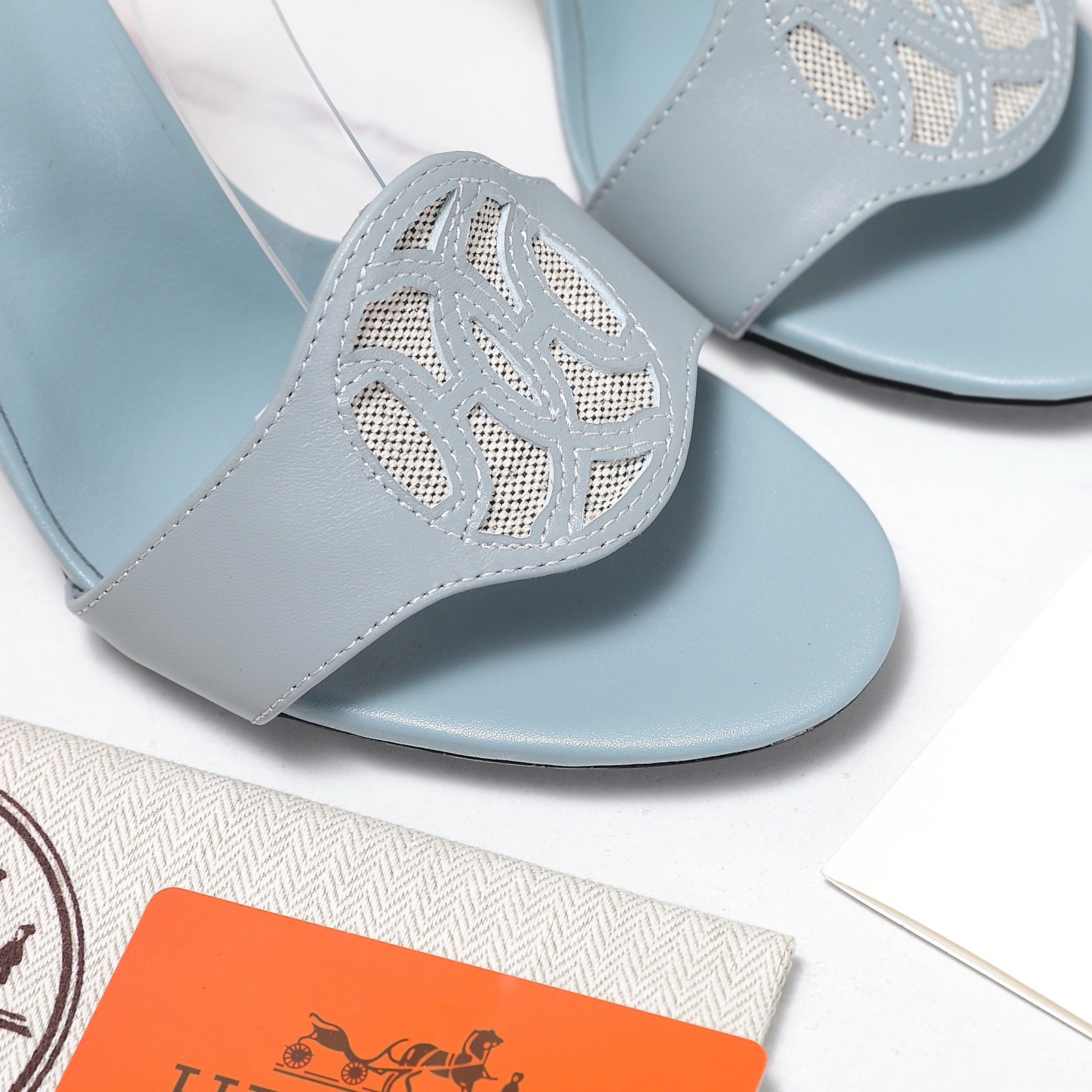 Босоножки женские Hermès голубого цвета