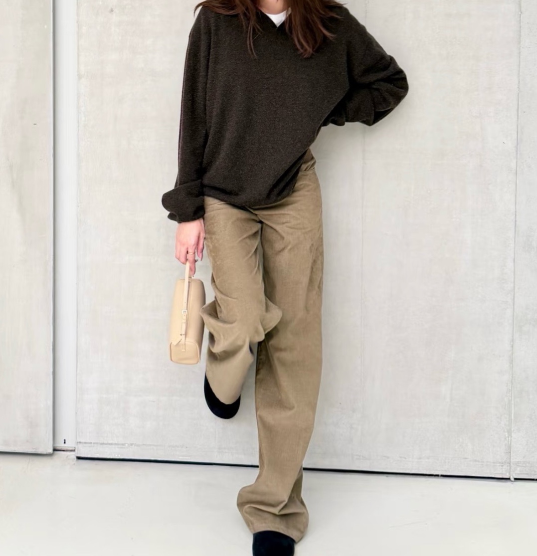 Брюки женские в стиле The Row песочного цвета с прямым кроем