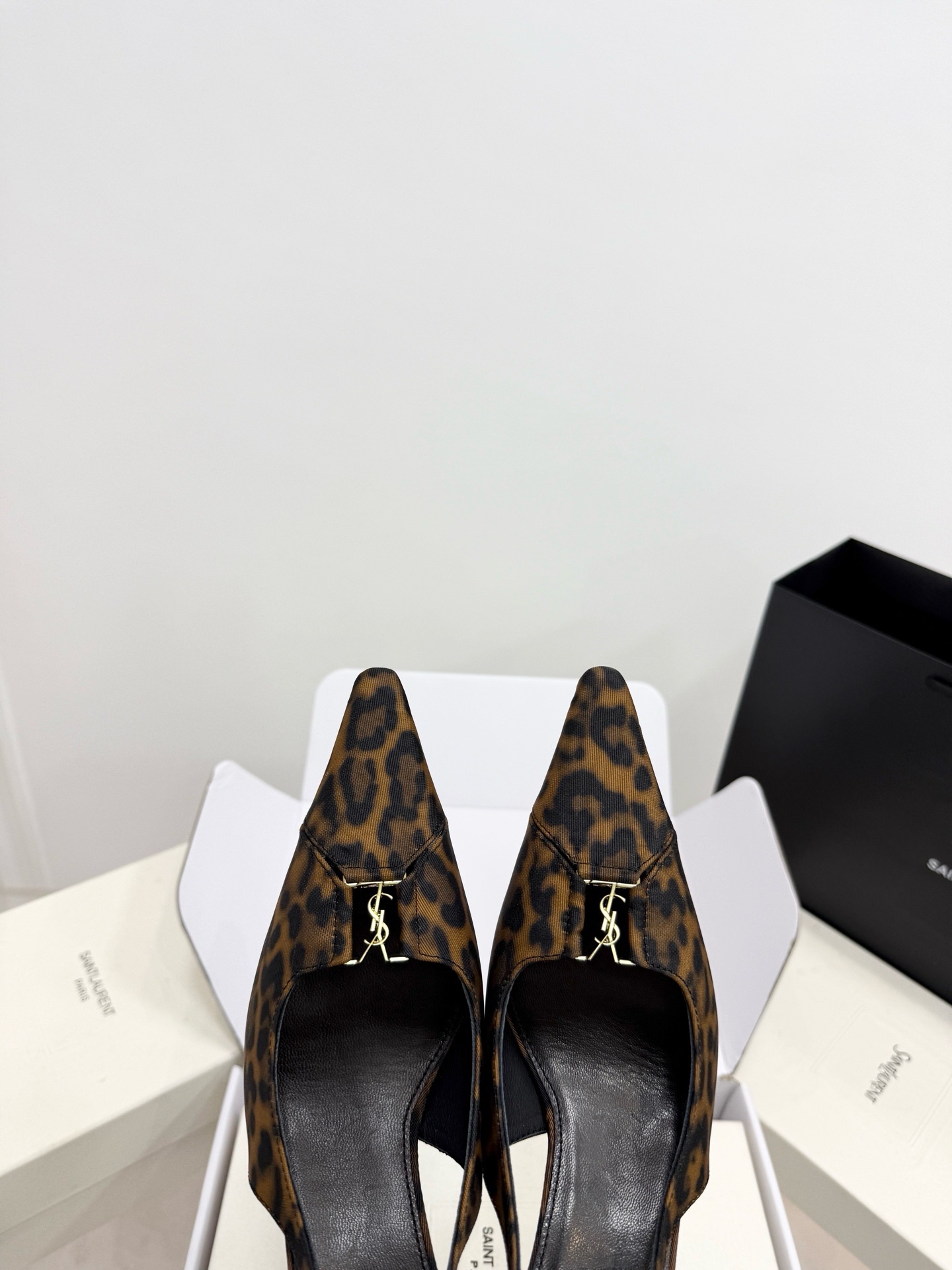 Слингбэки женские Saint Laurent Jeanne леопардового цвета