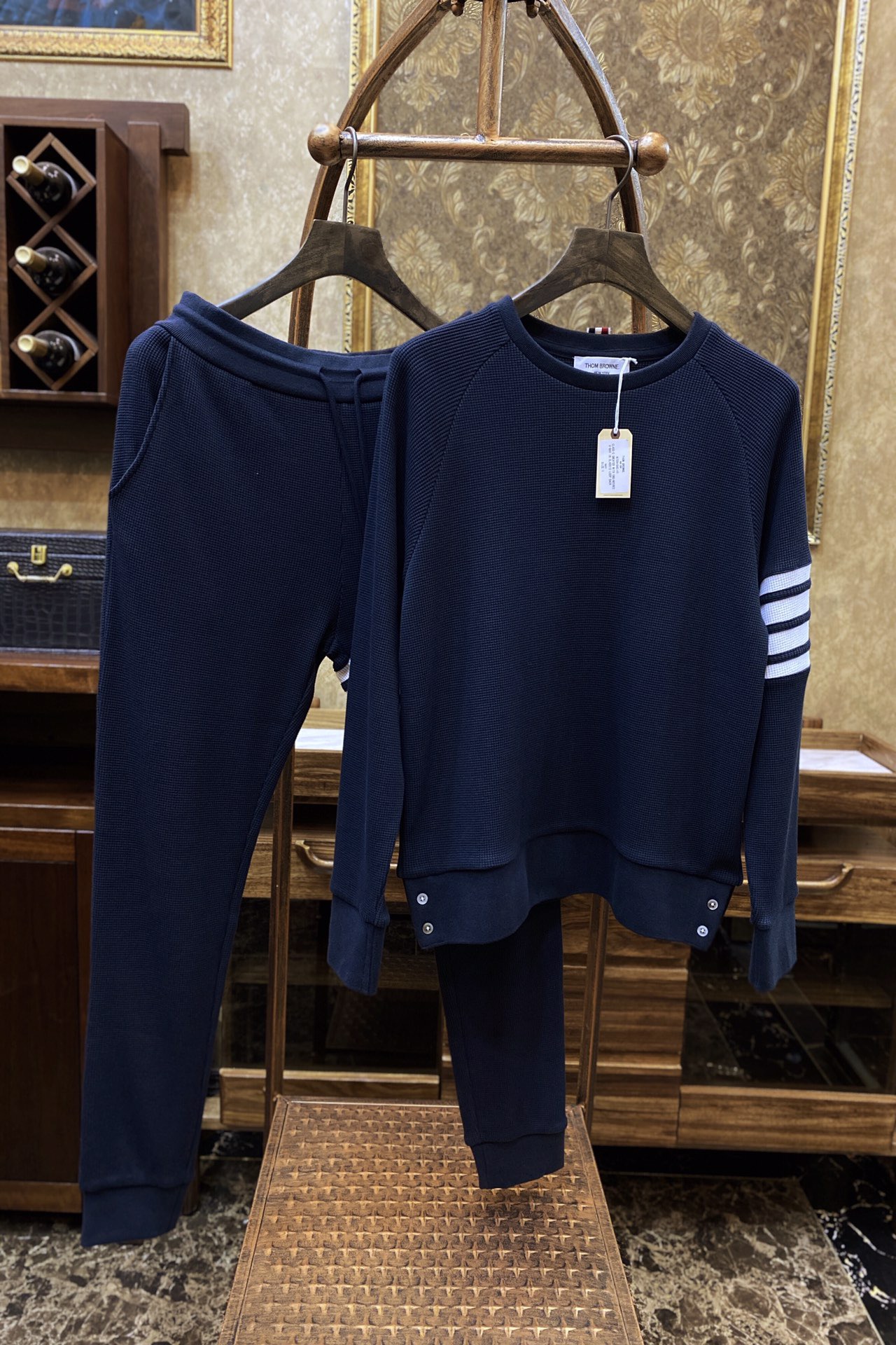 Костюм мужской в стиле Thom Browne спортивный тёмно-синего цвета (худи на молнии / свитшот + брюки)